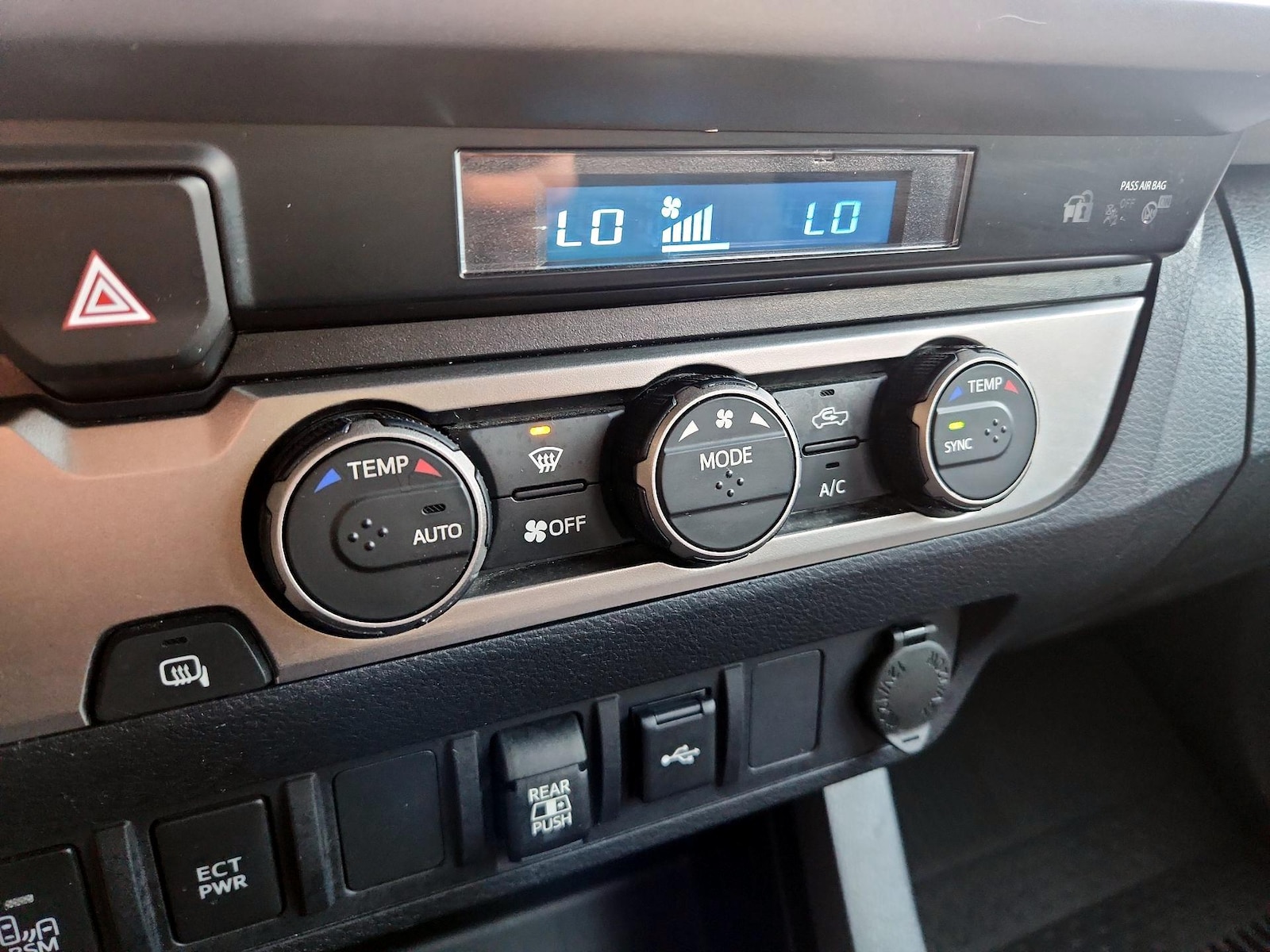 2022 Toyota Tacoma SR5 - Photo 18