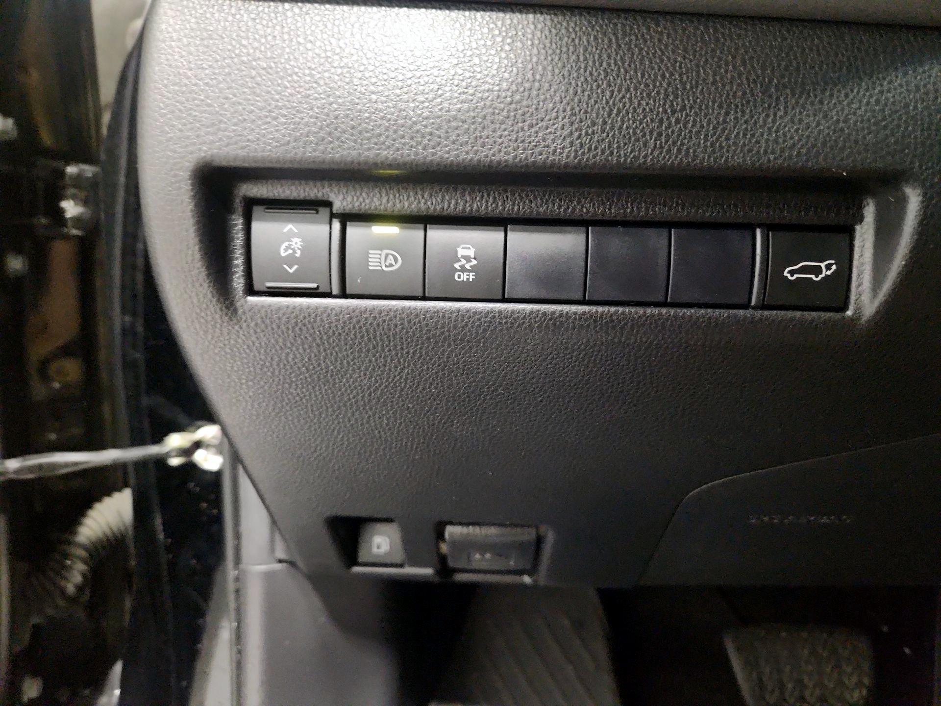 Thumbnail: 2021 Toyota Venza - 13