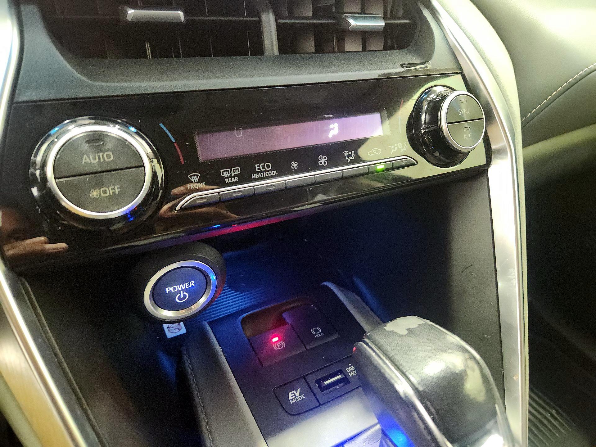 Thumbnail: 2021 Toyota Venza - 16