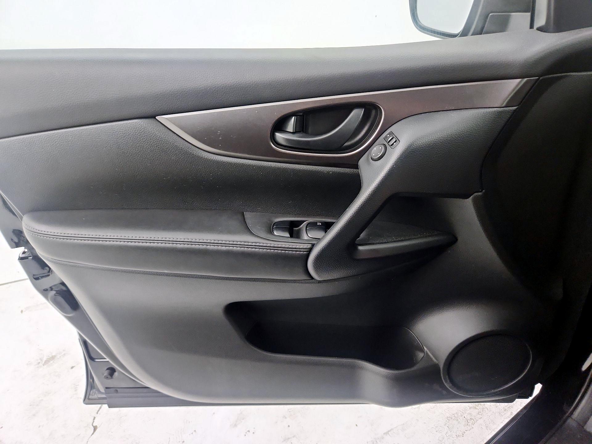 Thumbnail: 2022 Nissan Rogue Sport - 10