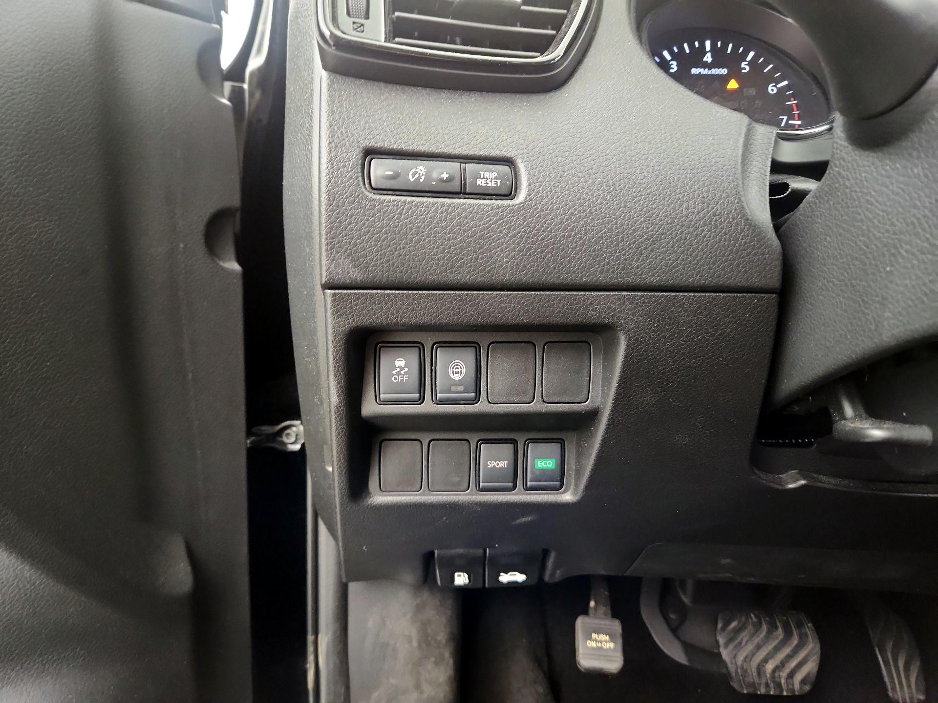 Thumbnail: 2022 Nissan Rogue Sport - 11