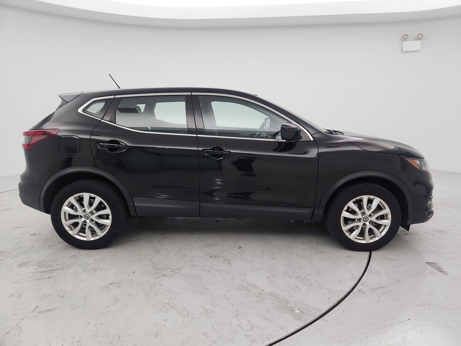 Thumbnail: 2022 Nissan Rogue Sport - 4