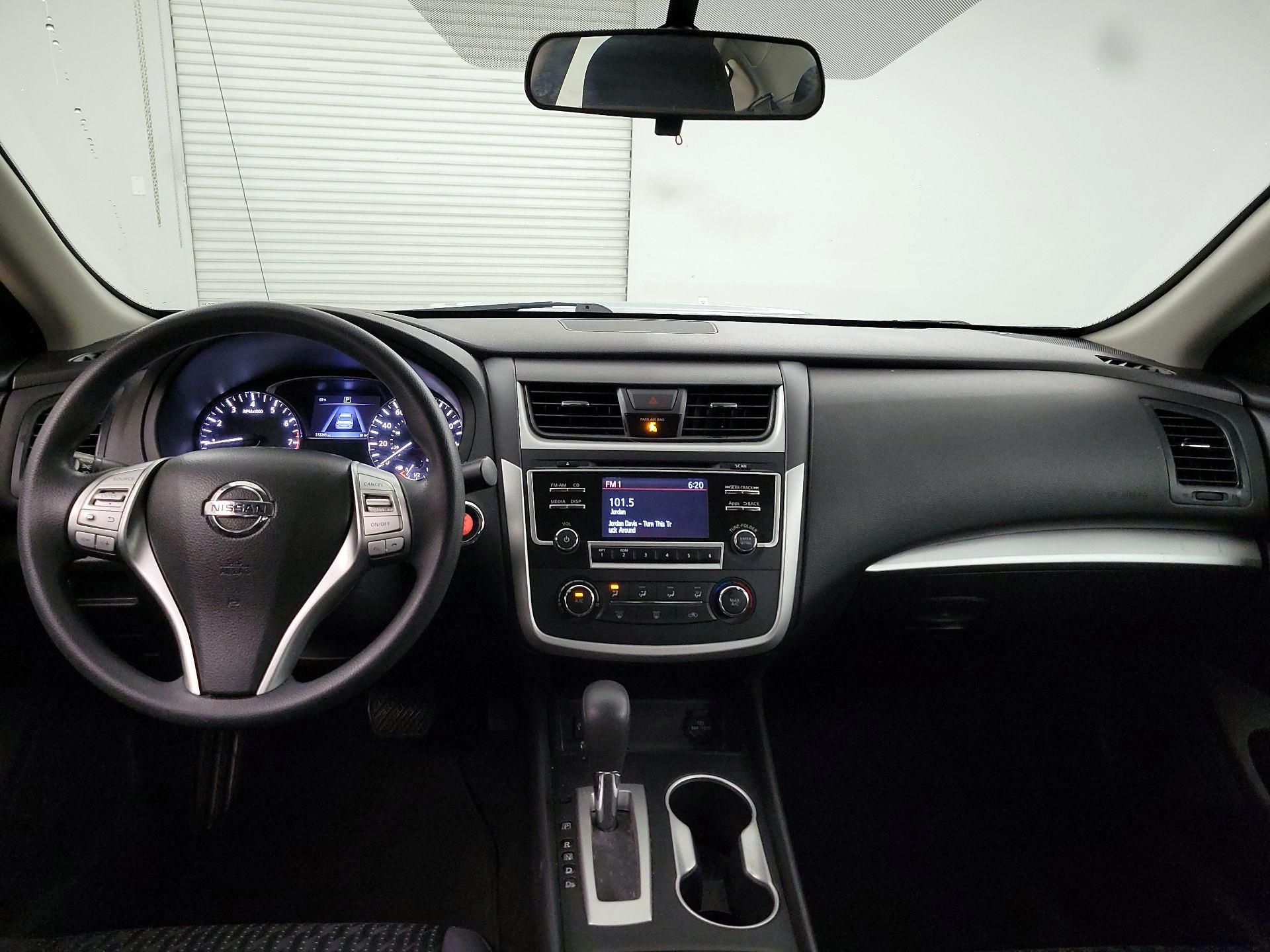 Thumbnail: 2016 Nissan Altima - 9
