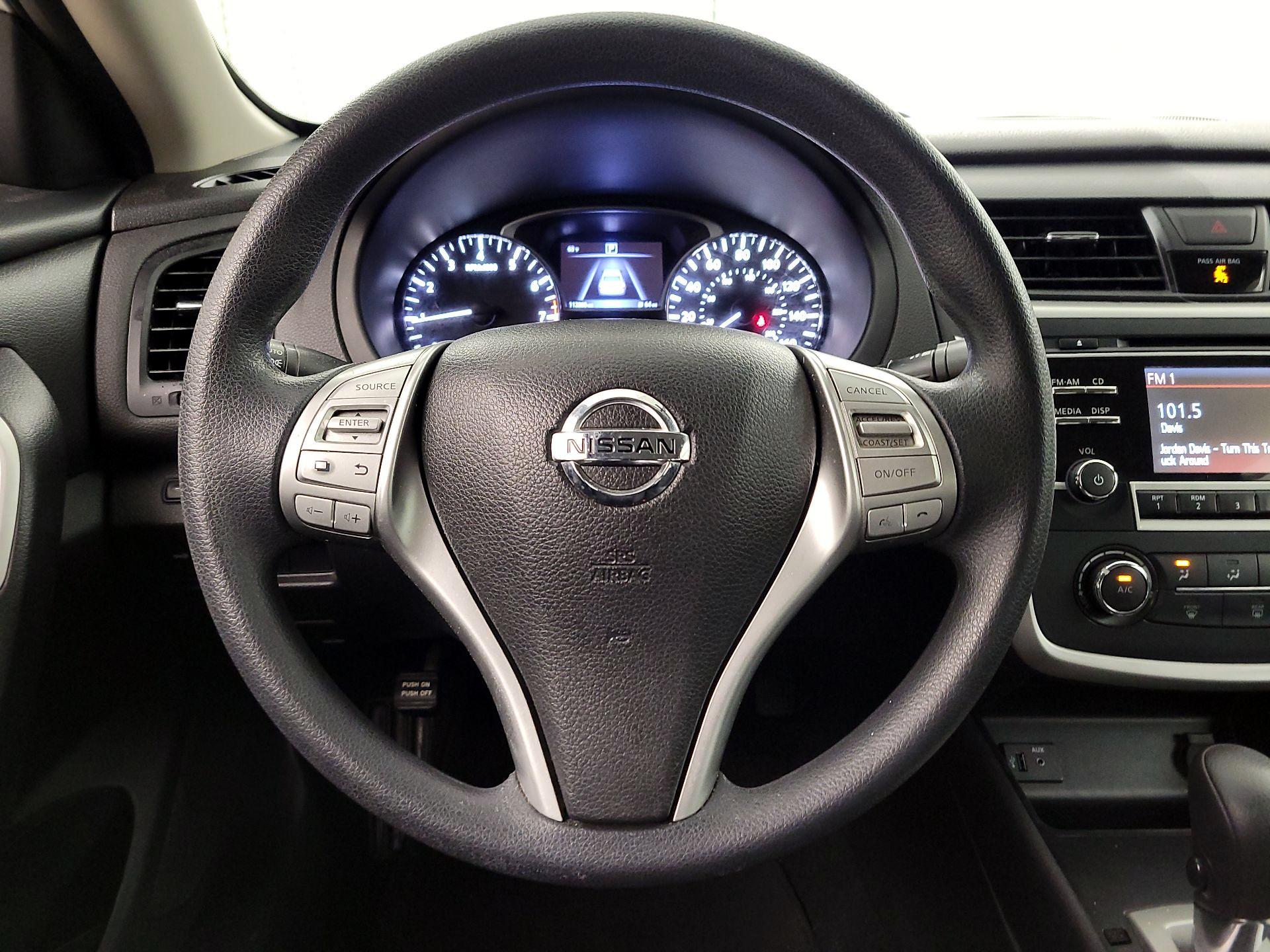 Thumbnail: 2016 Nissan Altima - 10