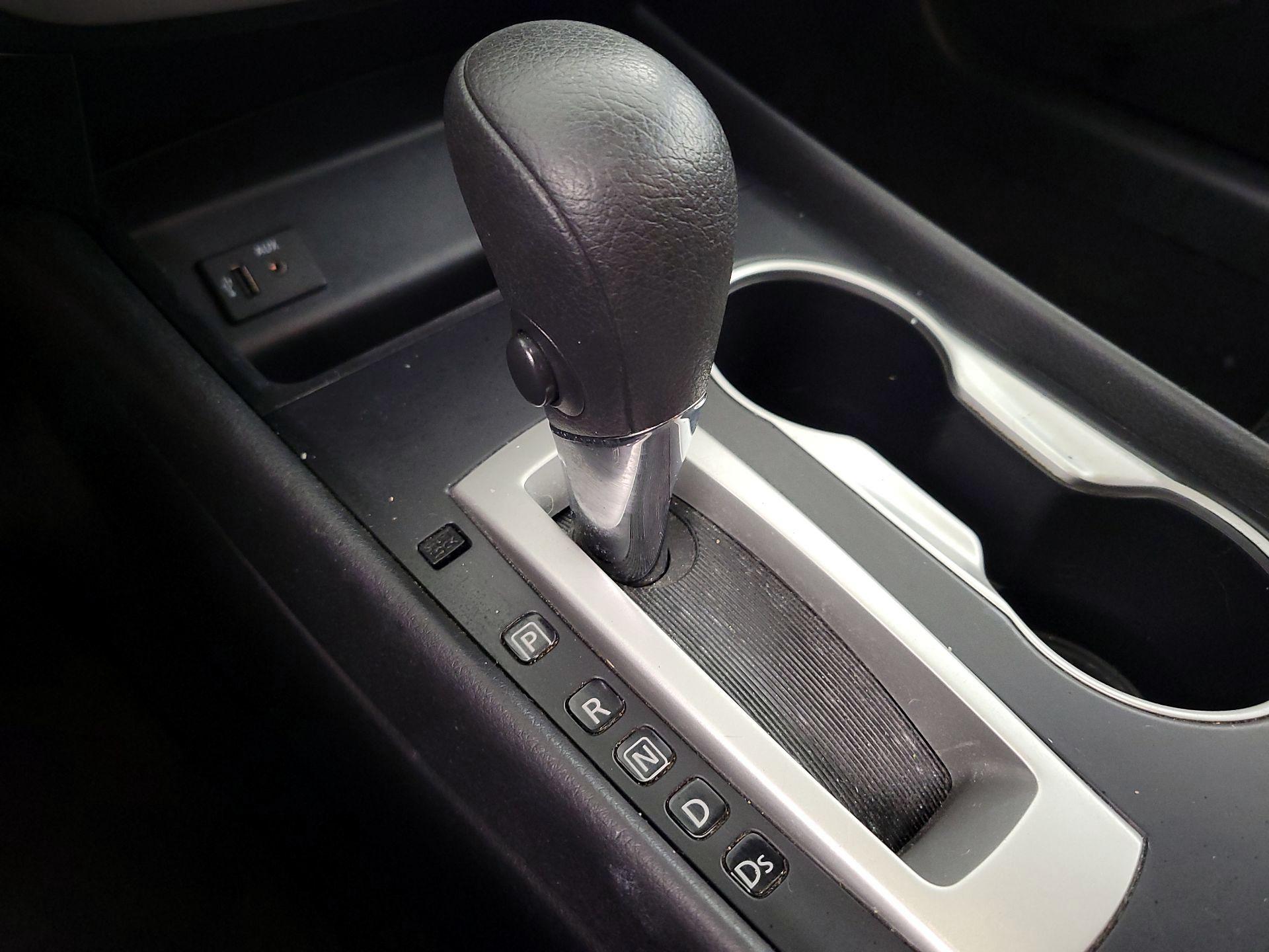 Thumbnail: 2016 Nissan Altima - 17