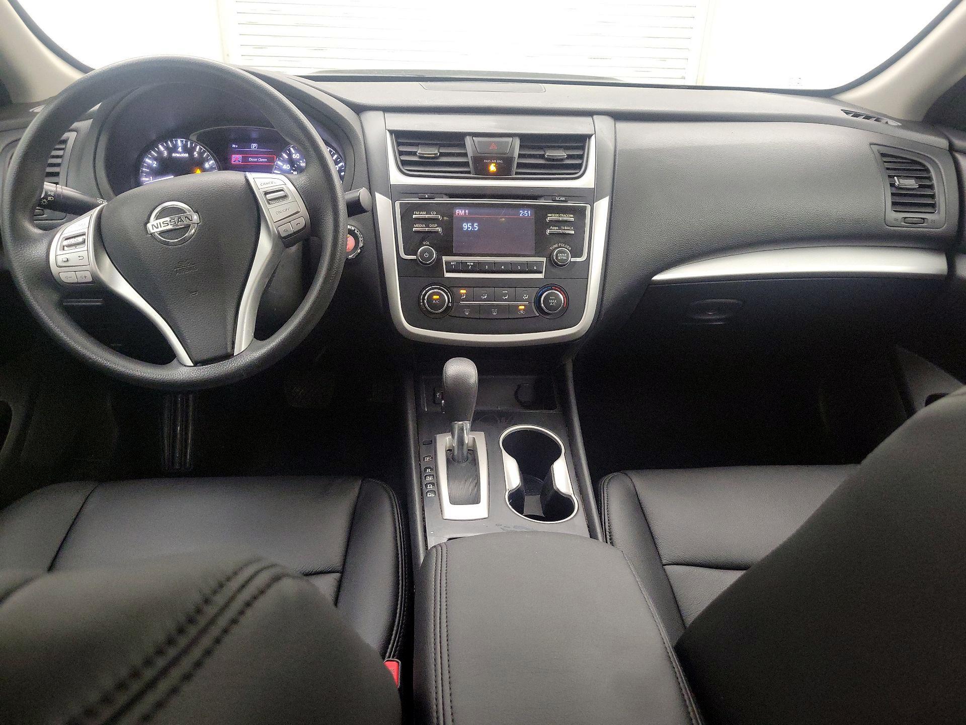 Thumbnail: 2016 Nissan Altima - 9