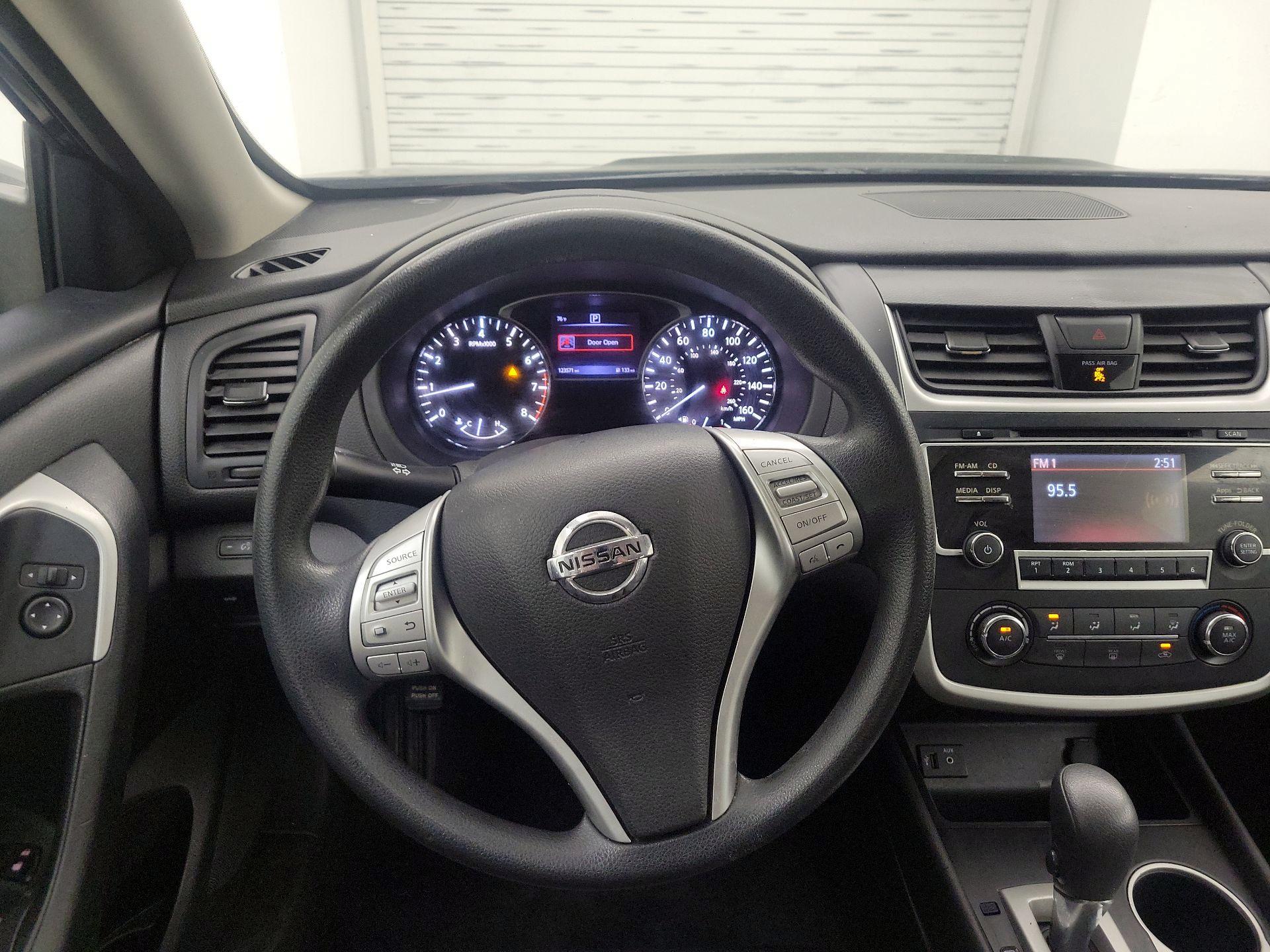 Thumbnail: 2016 Nissan Altima - 10