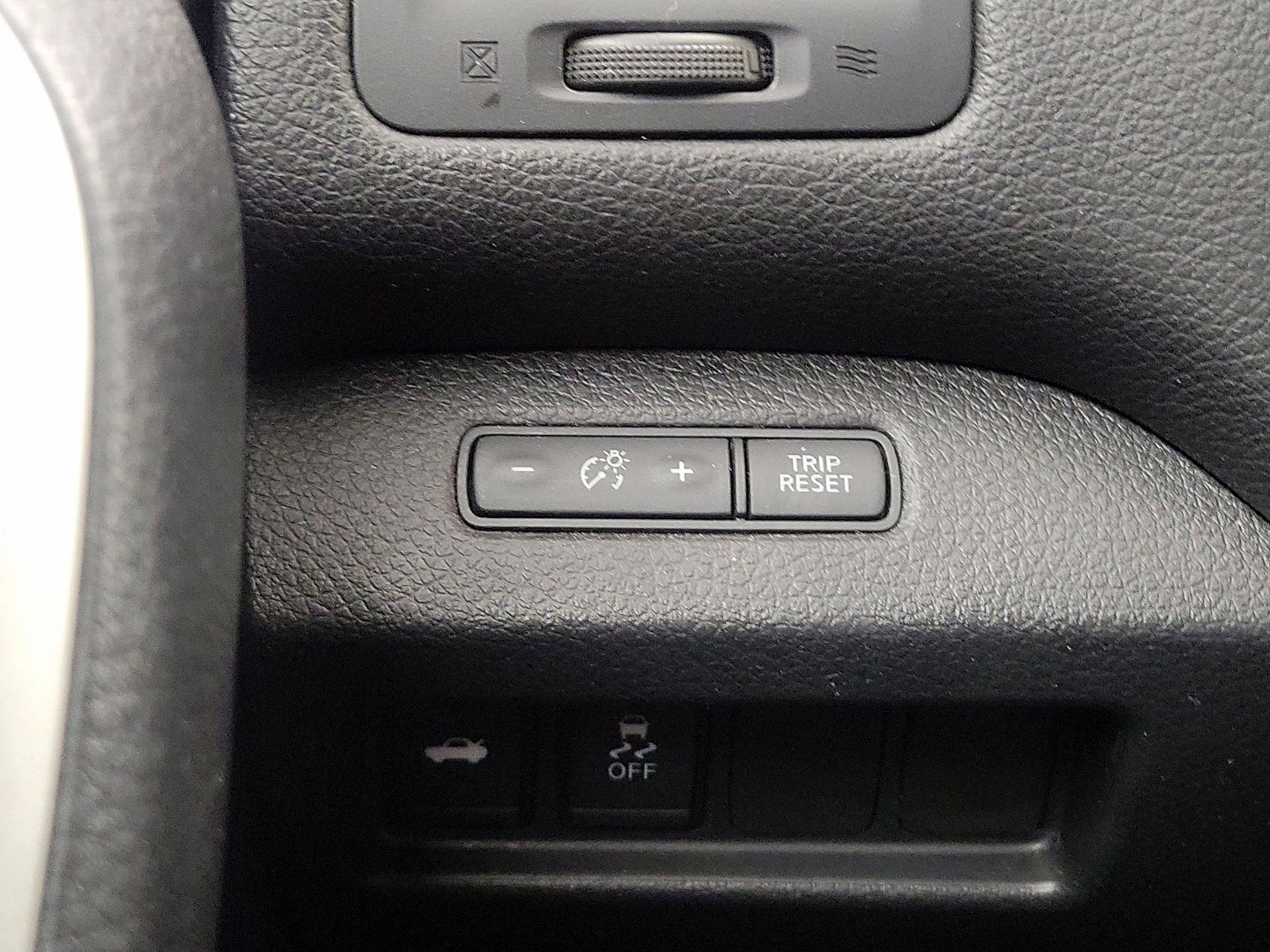 Thumbnail: 2016 Nissan Altima - 13