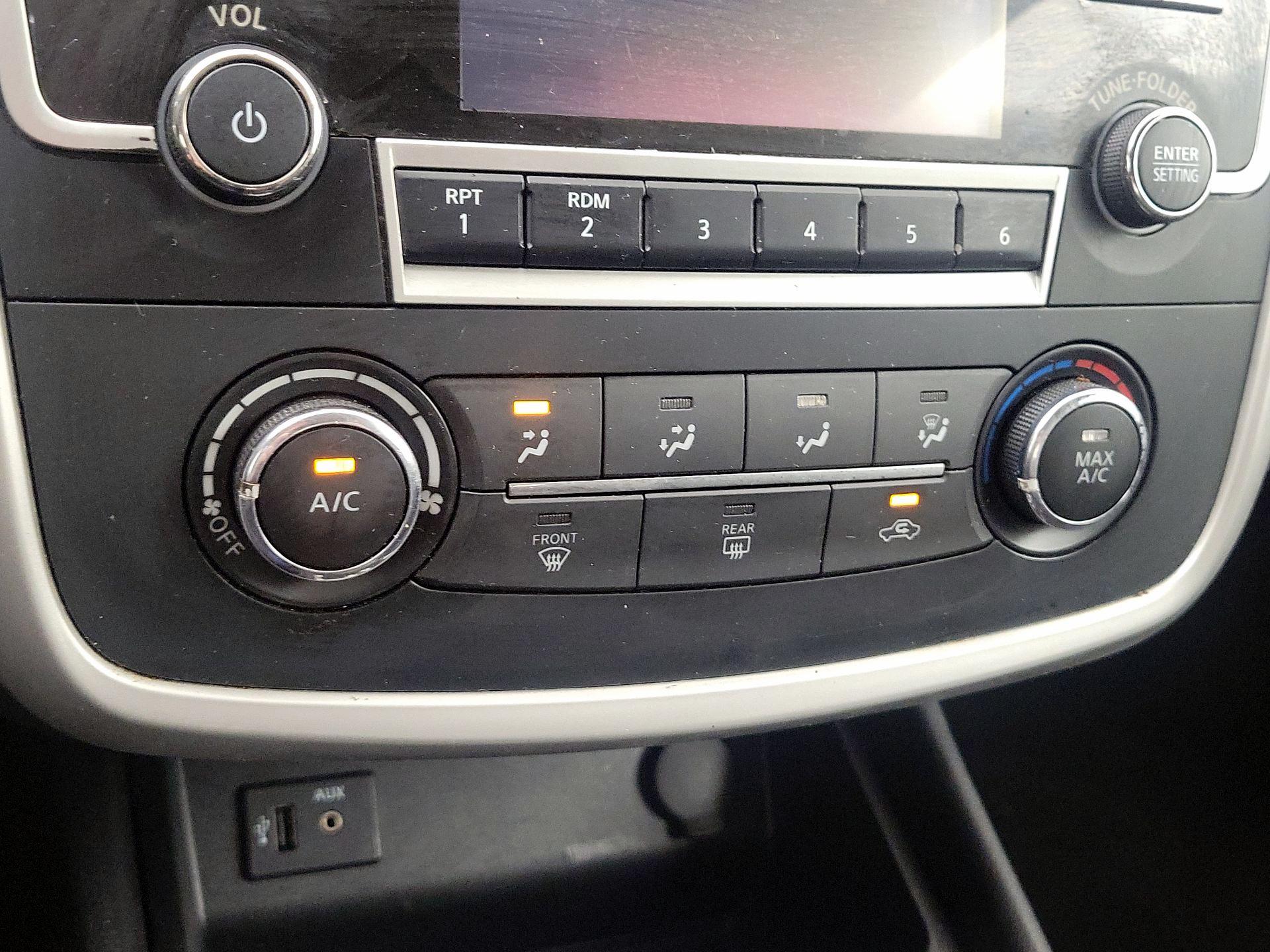 Thumbnail: 2016 Nissan Altima - 16