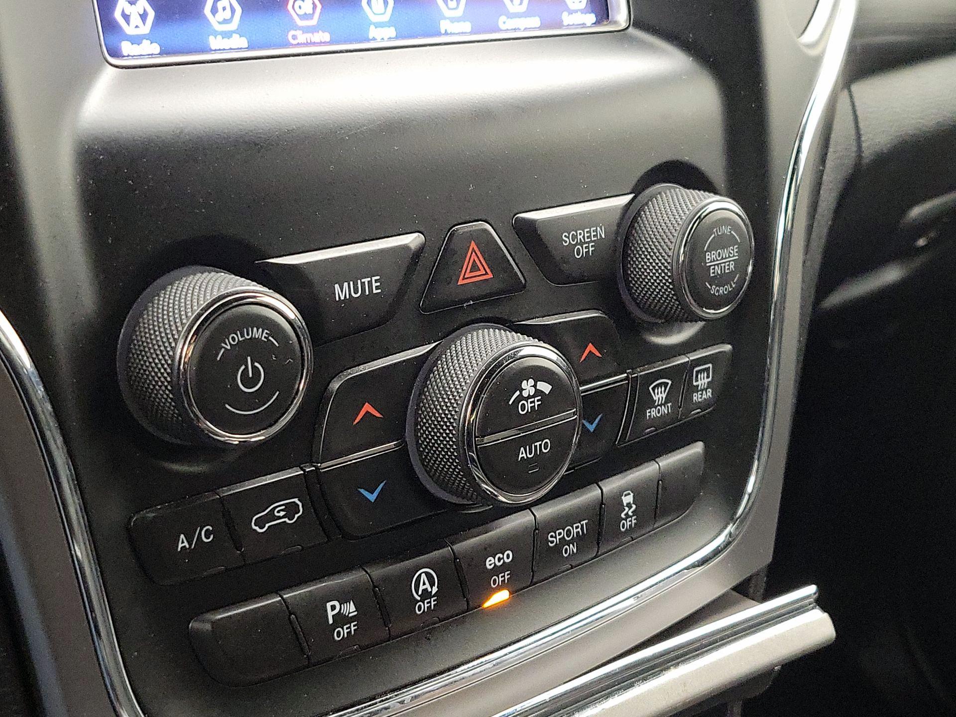 Thumbnail: 2020 Jeep Grand Cherokee - 16