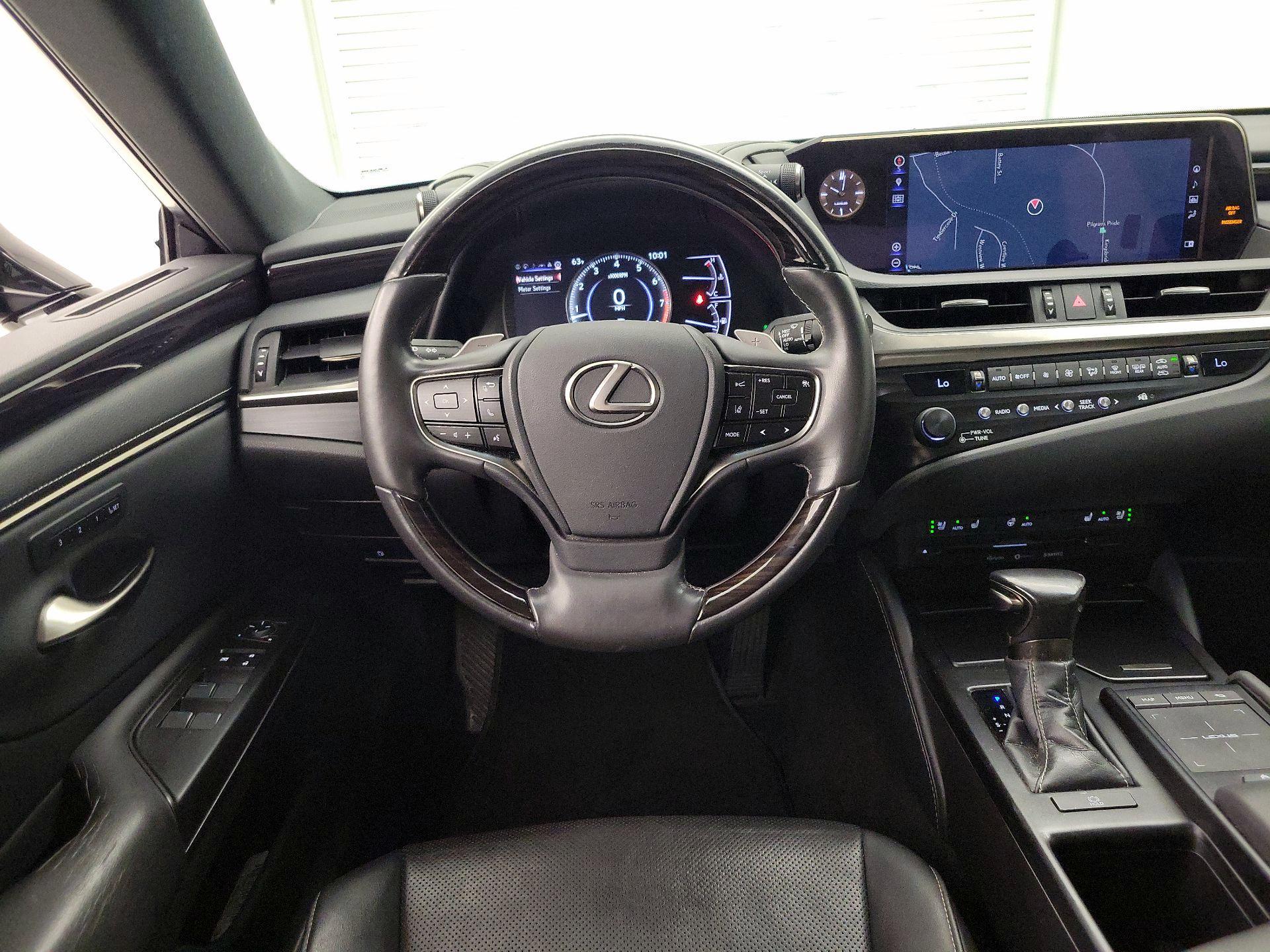 Thumbnail: 2019 Lexus ES - 10