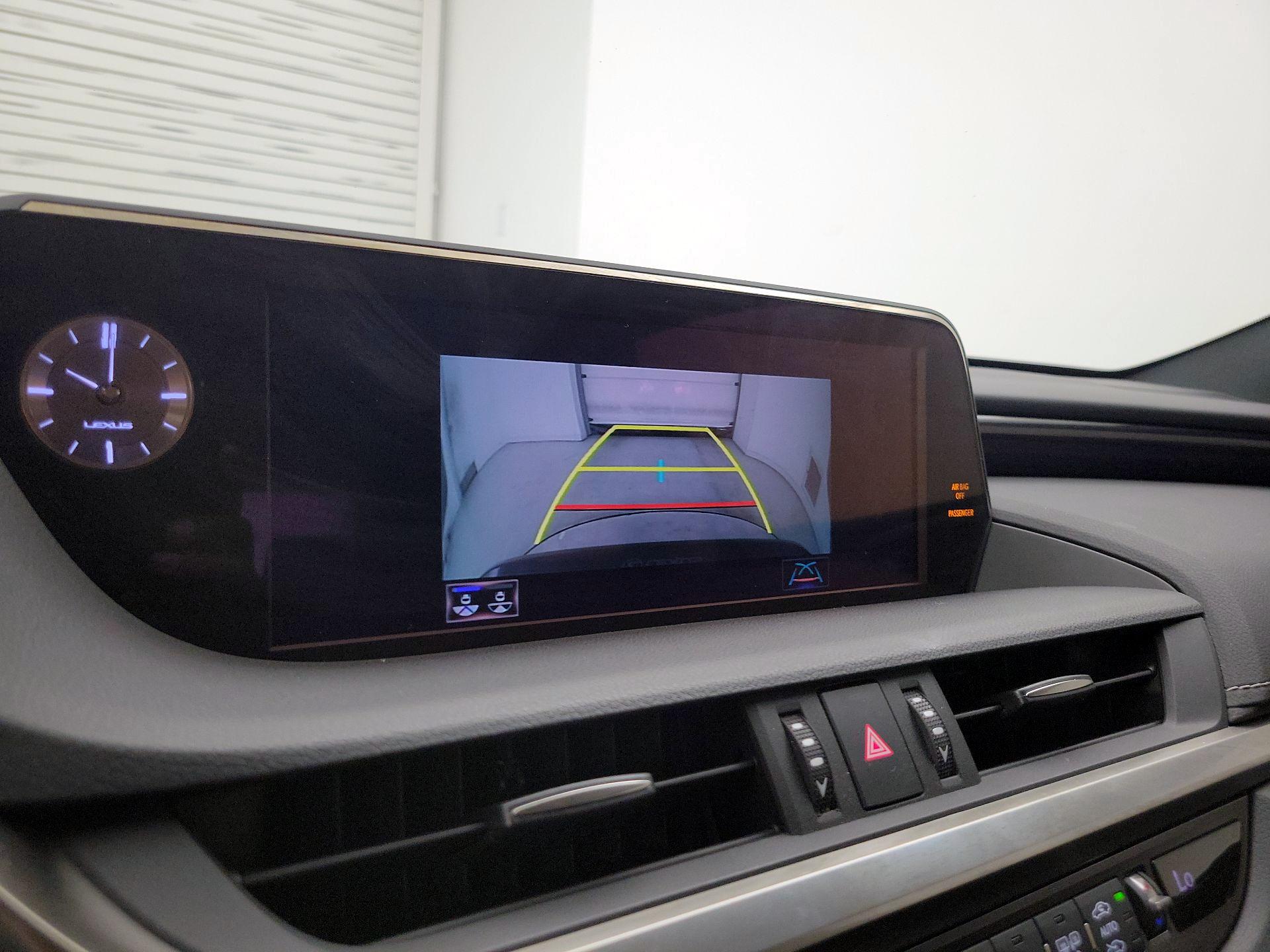 Thumbnail: 2019 Lexus ES - 15