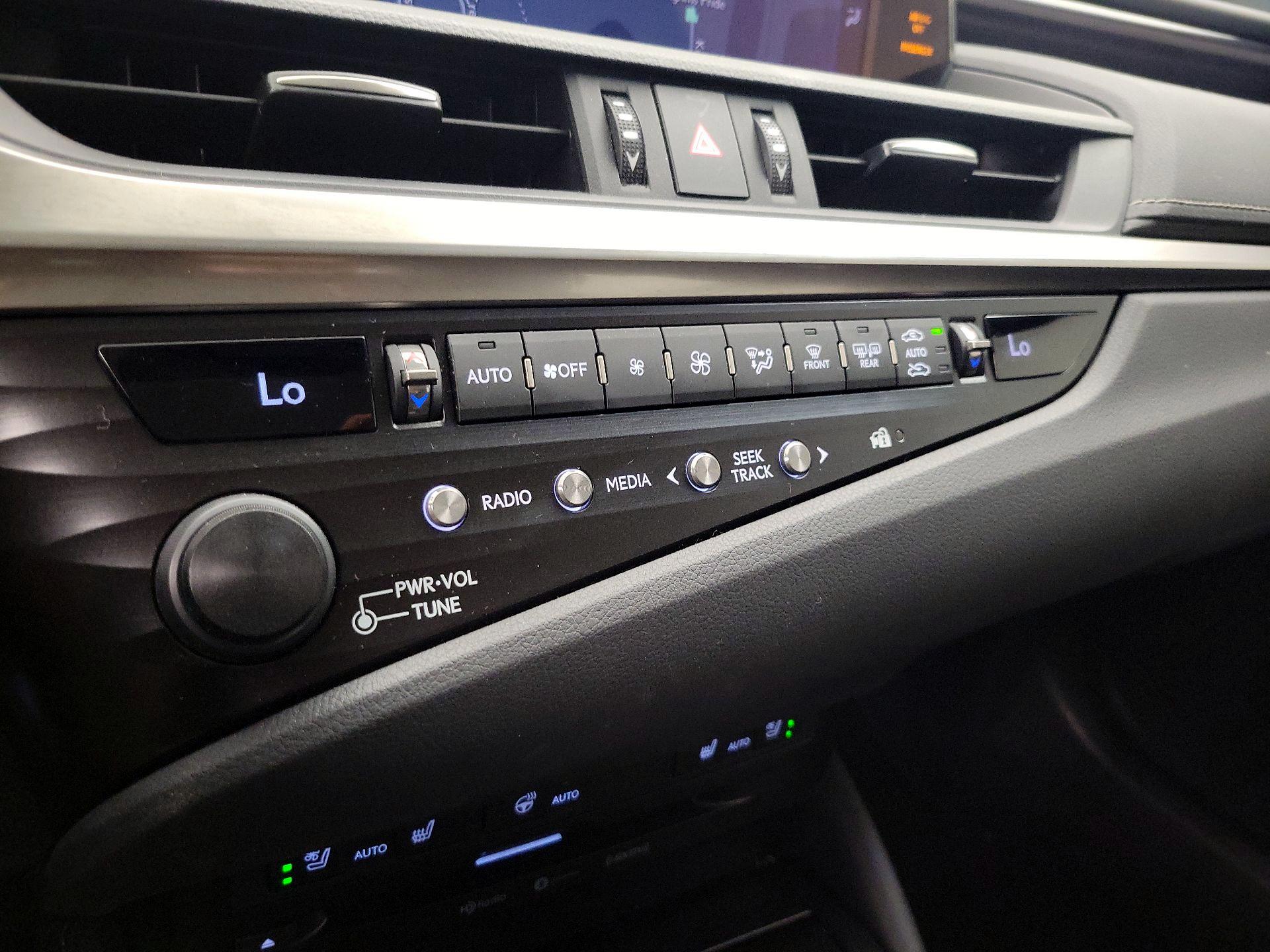 Thumbnail: 2019 Lexus ES - 17