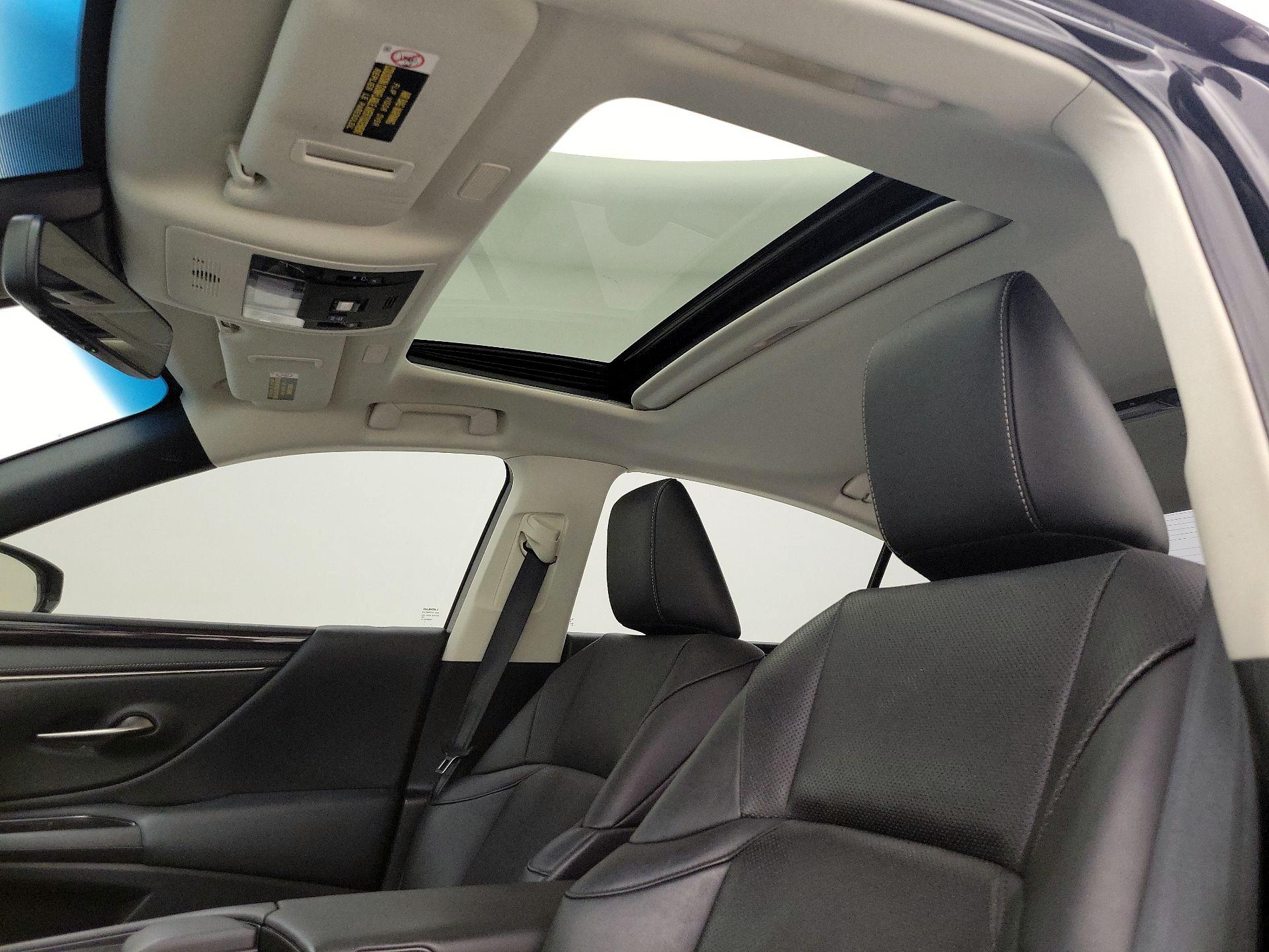 Thumbnail: 2019 Lexus ES - 20