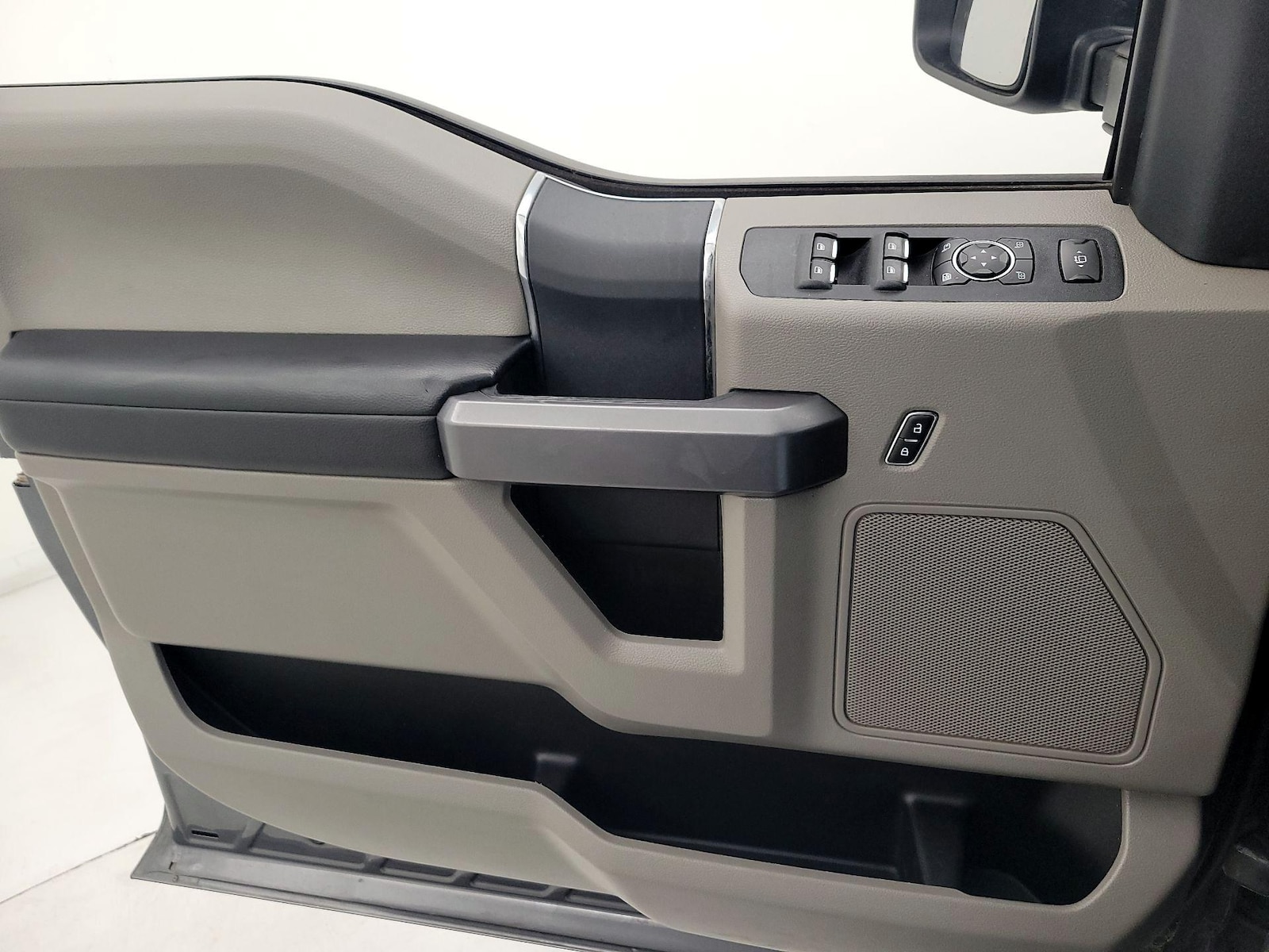 2022 Ford F-350 Super Duty XLT - Photo 13