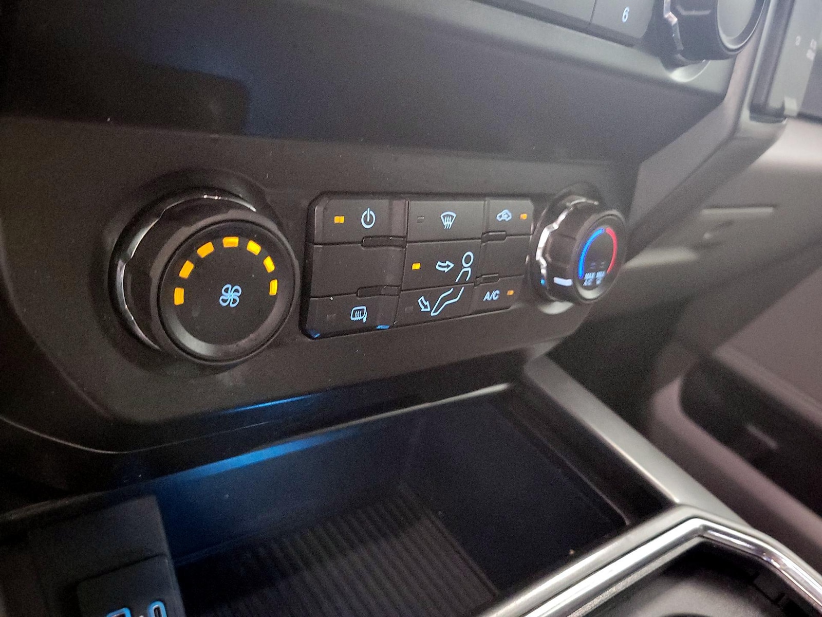 2022 Ford F-350 Super Duty XLT - Photo 17