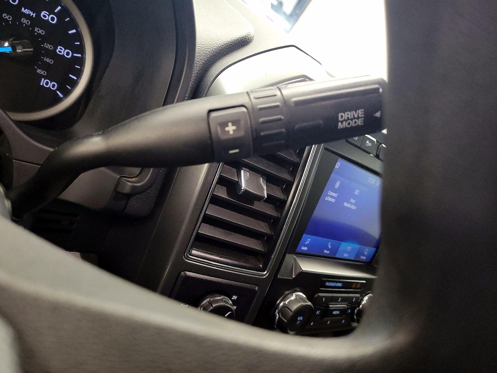 2022 Ford F-350 Super Duty XLT - Photo 18