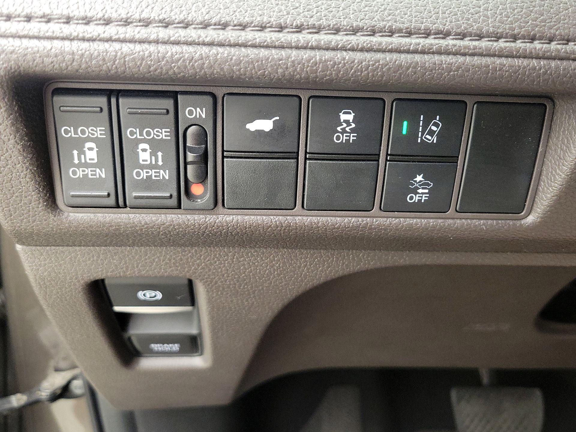 Thumbnail: 2018 Honda Odyssey - 13
