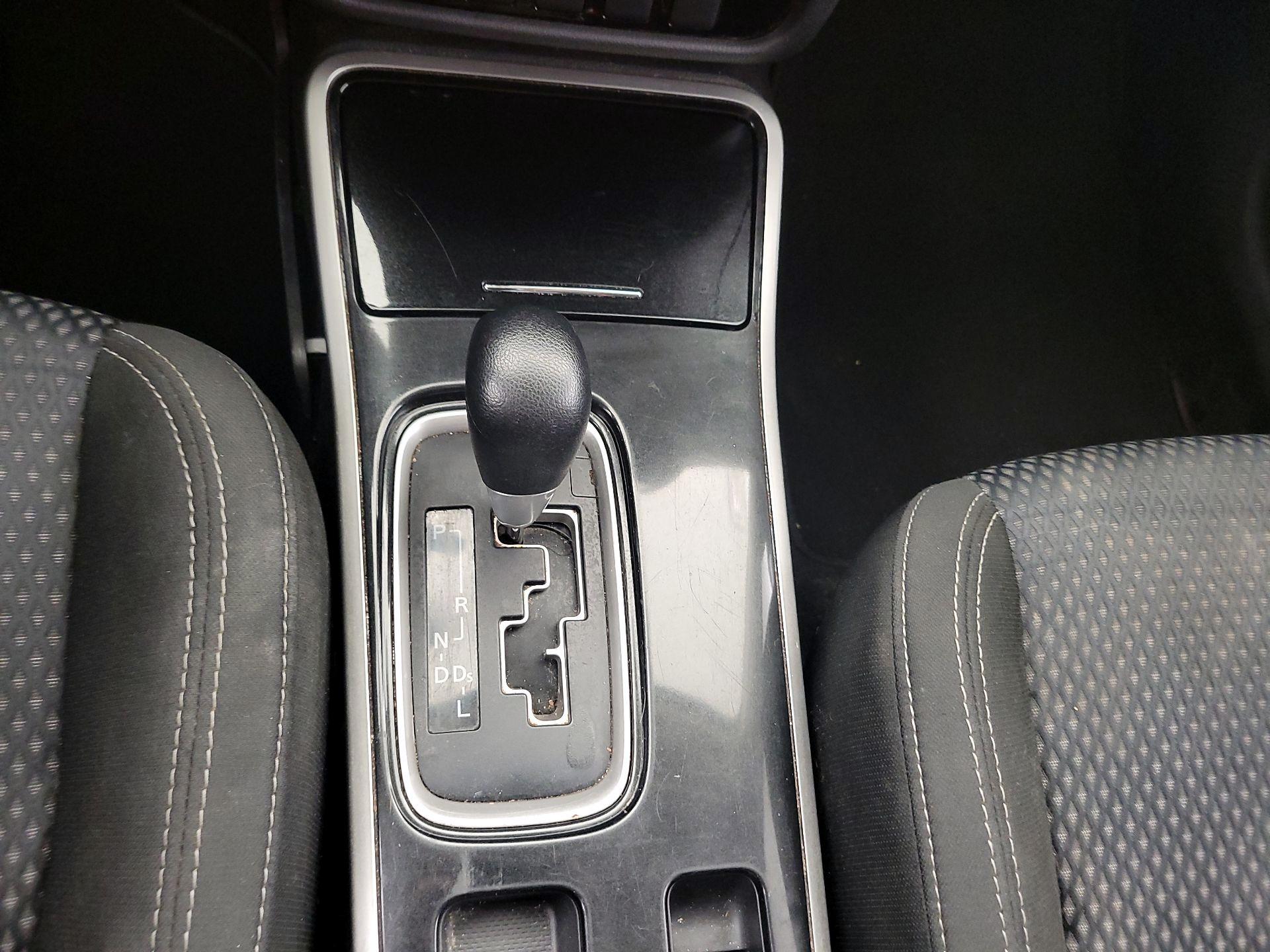 Thumbnail: 2019 Mitsubishi Outlander - 17