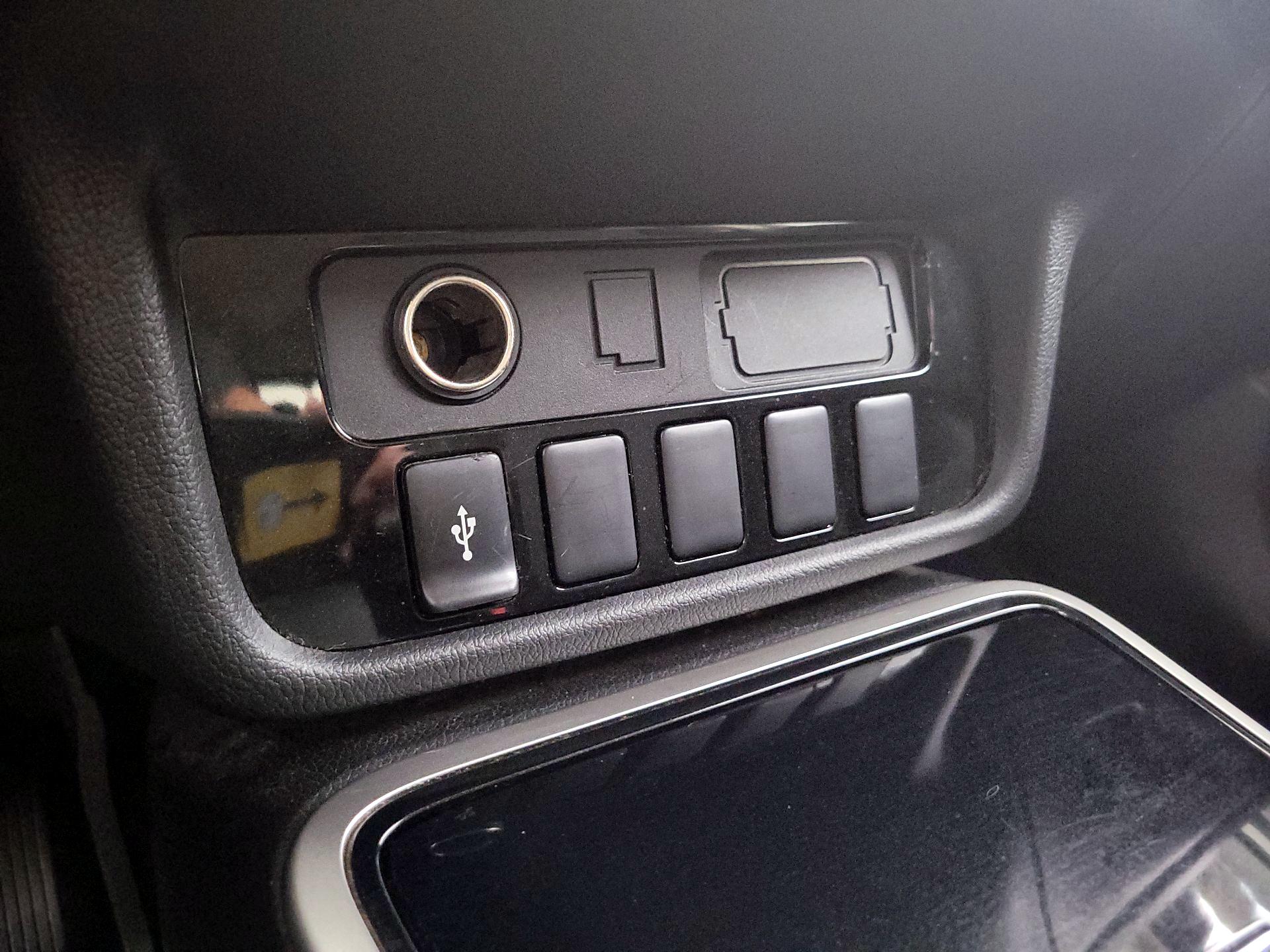 Thumbnail: 2019 Mitsubishi Outlander - 18