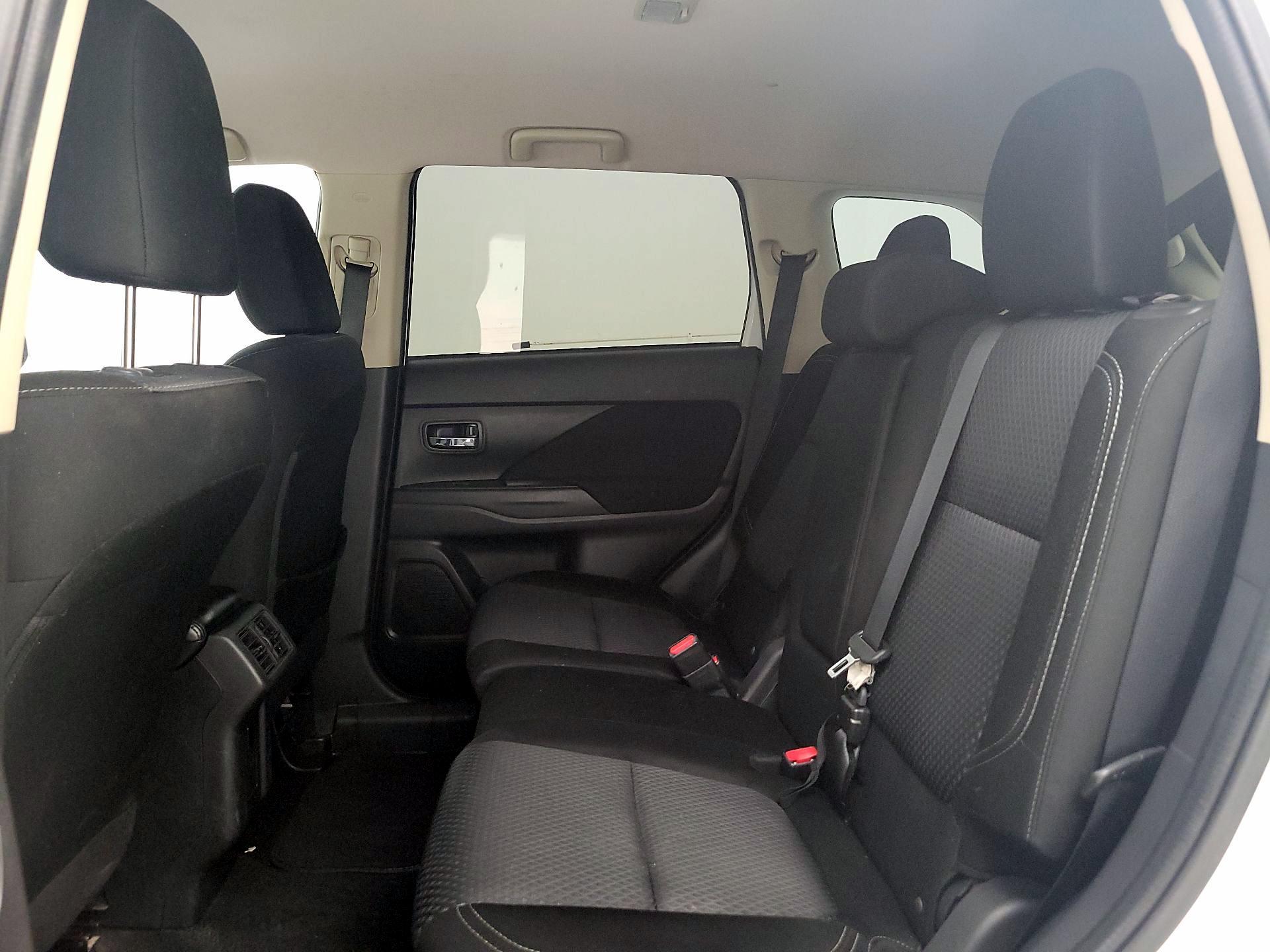 Thumbnail: 2019 Mitsubishi Outlander - 19