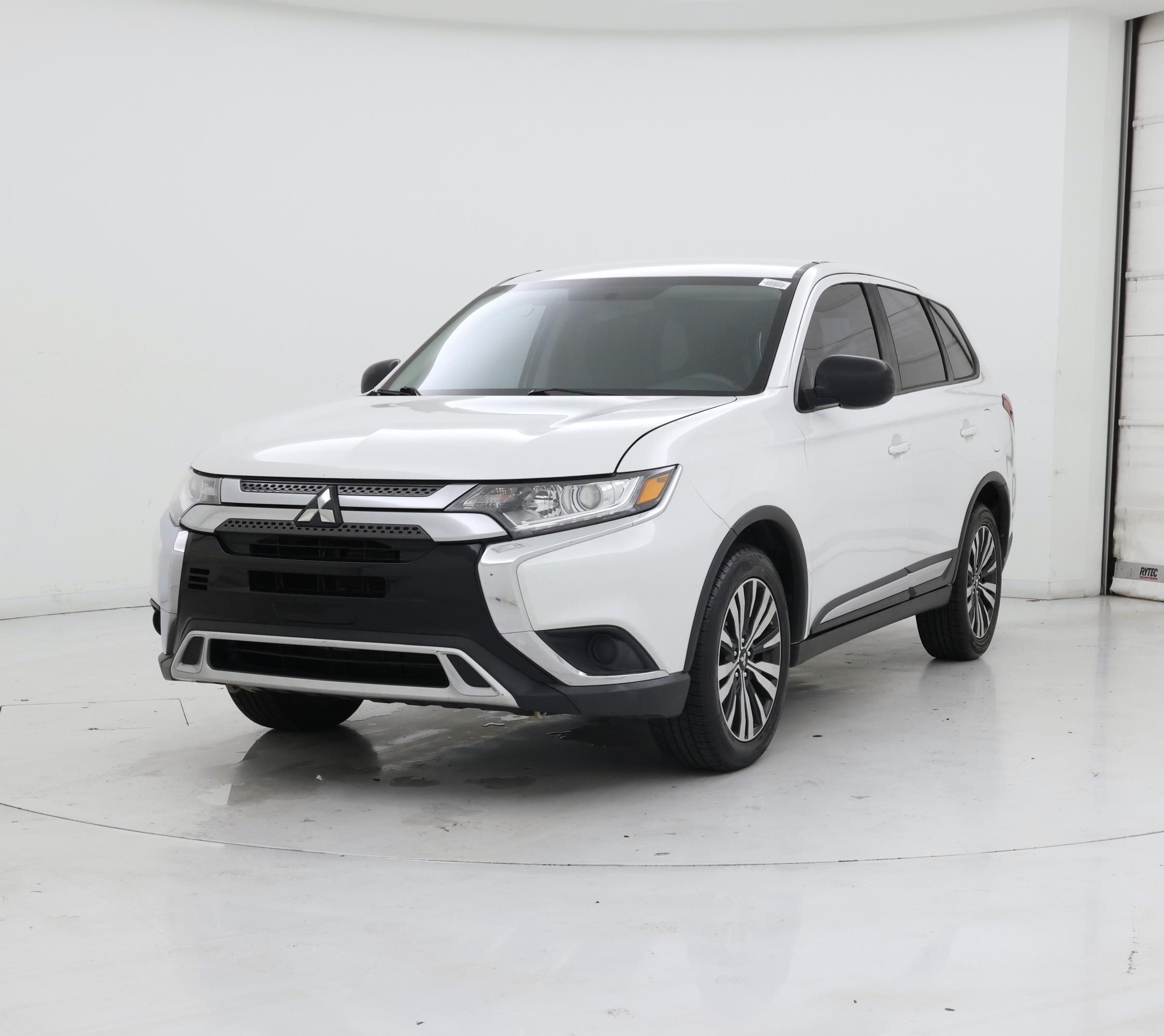 Thumbnail: 2019 Mitsubishi Outlander - 4