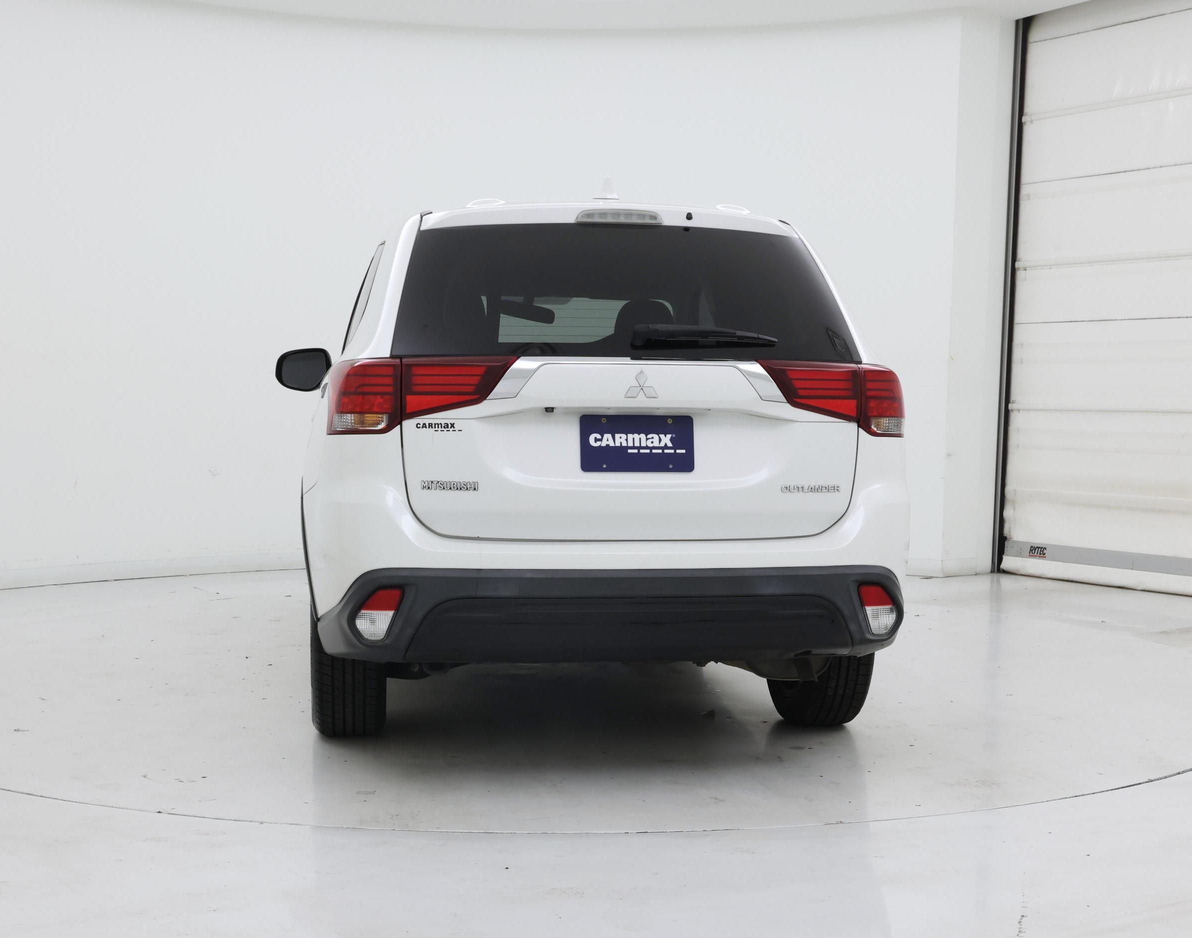 Thumbnail: 2019 Mitsubishi Outlander - 6