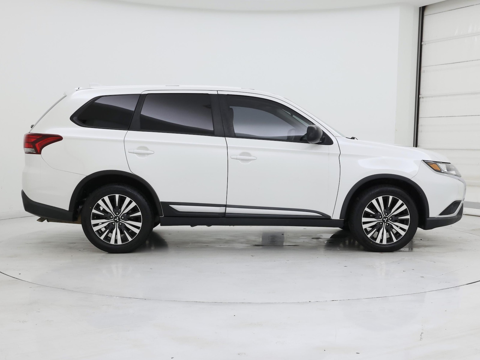 2019 Mitsubishi Outlander ES - Photo 8