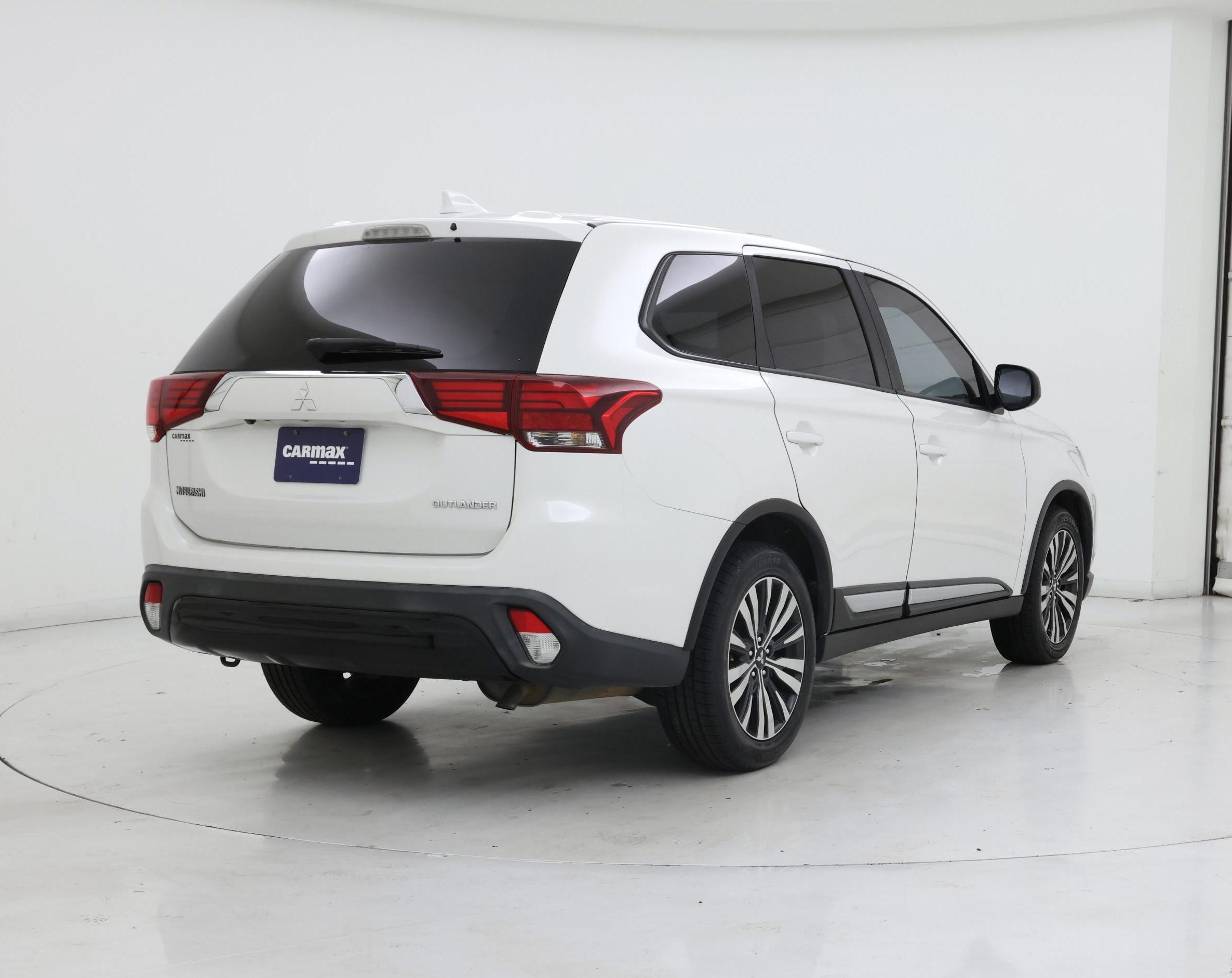 Thumbnail: 2019 Mitsubishi Outlander - 8