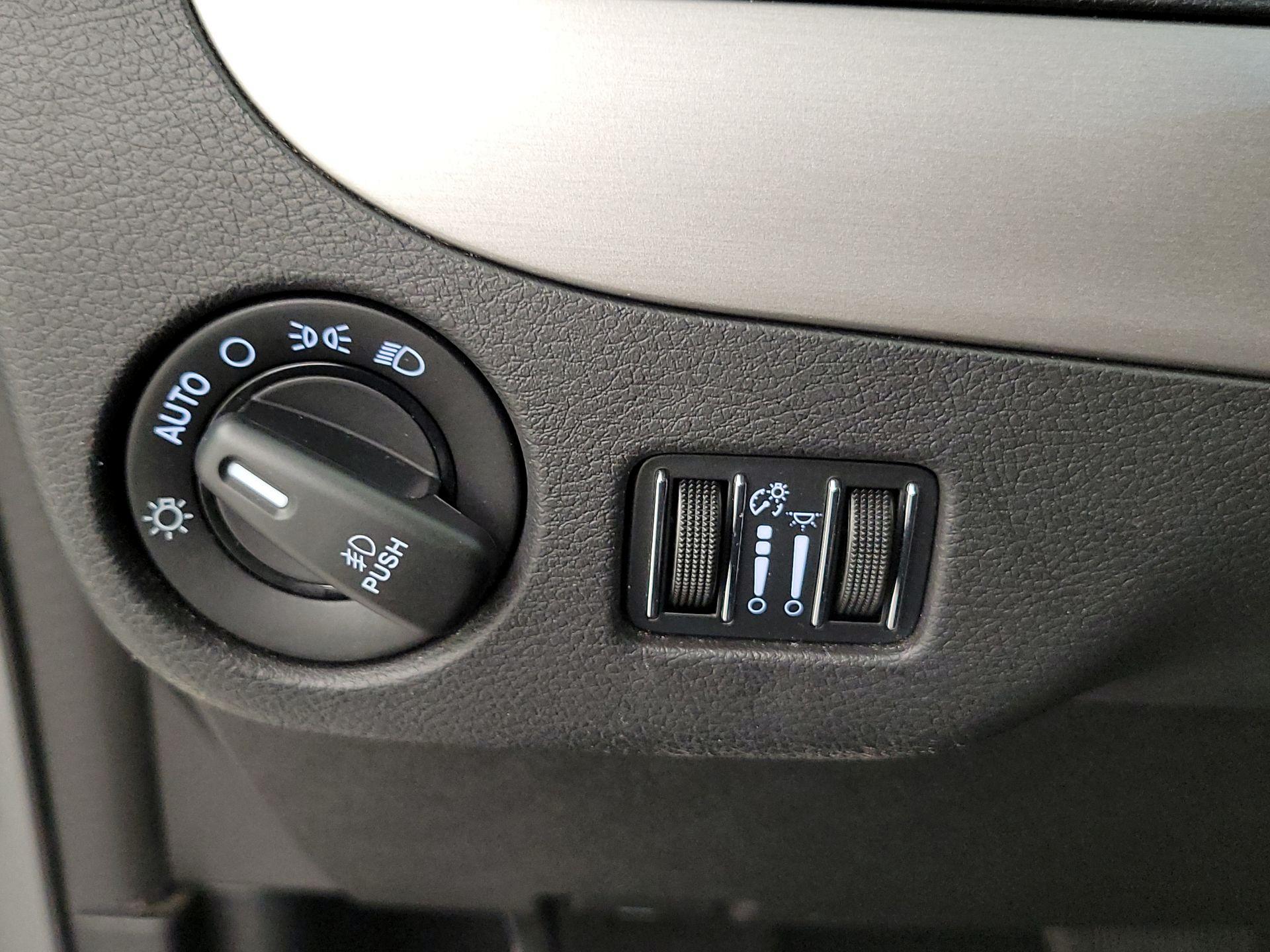 Thumbnail: 2016 Dodge Grand Caravan - 13