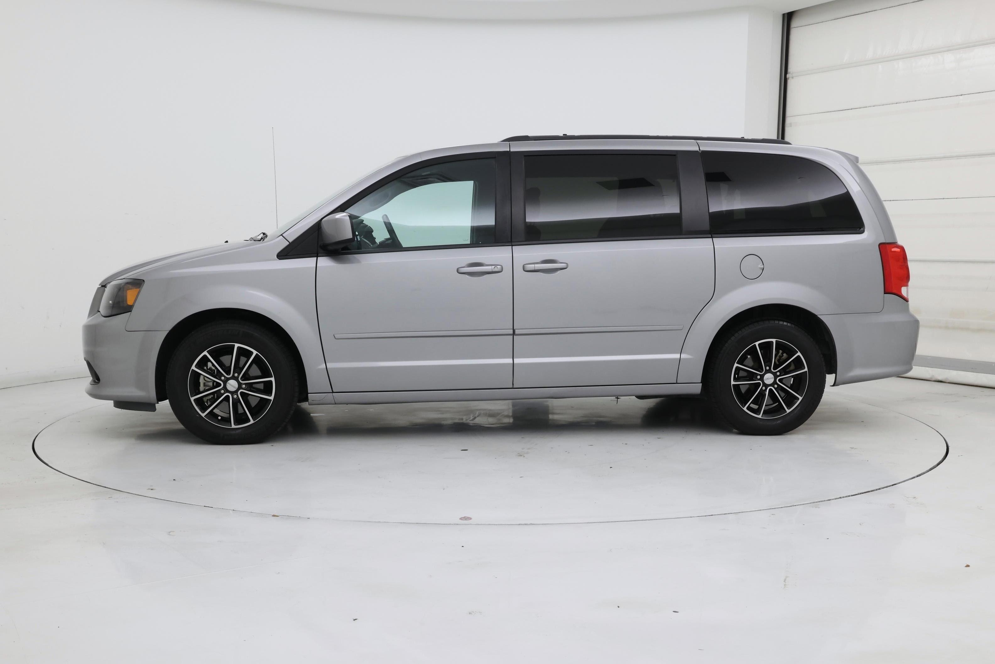 Thumbnail: 2016 Dodge Grand Caravan - 3