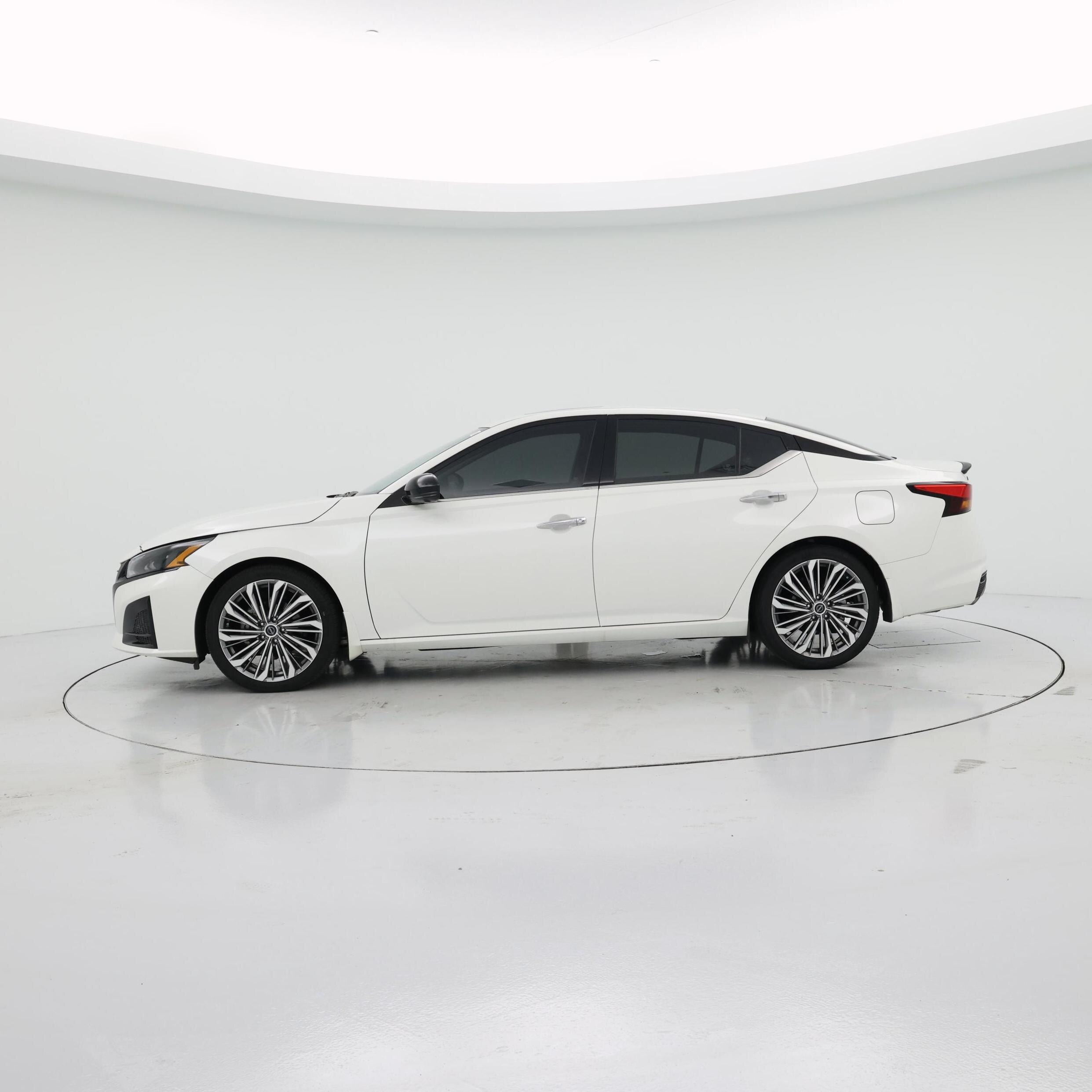 Thumbnail: 2023 Nissan Altima - 3