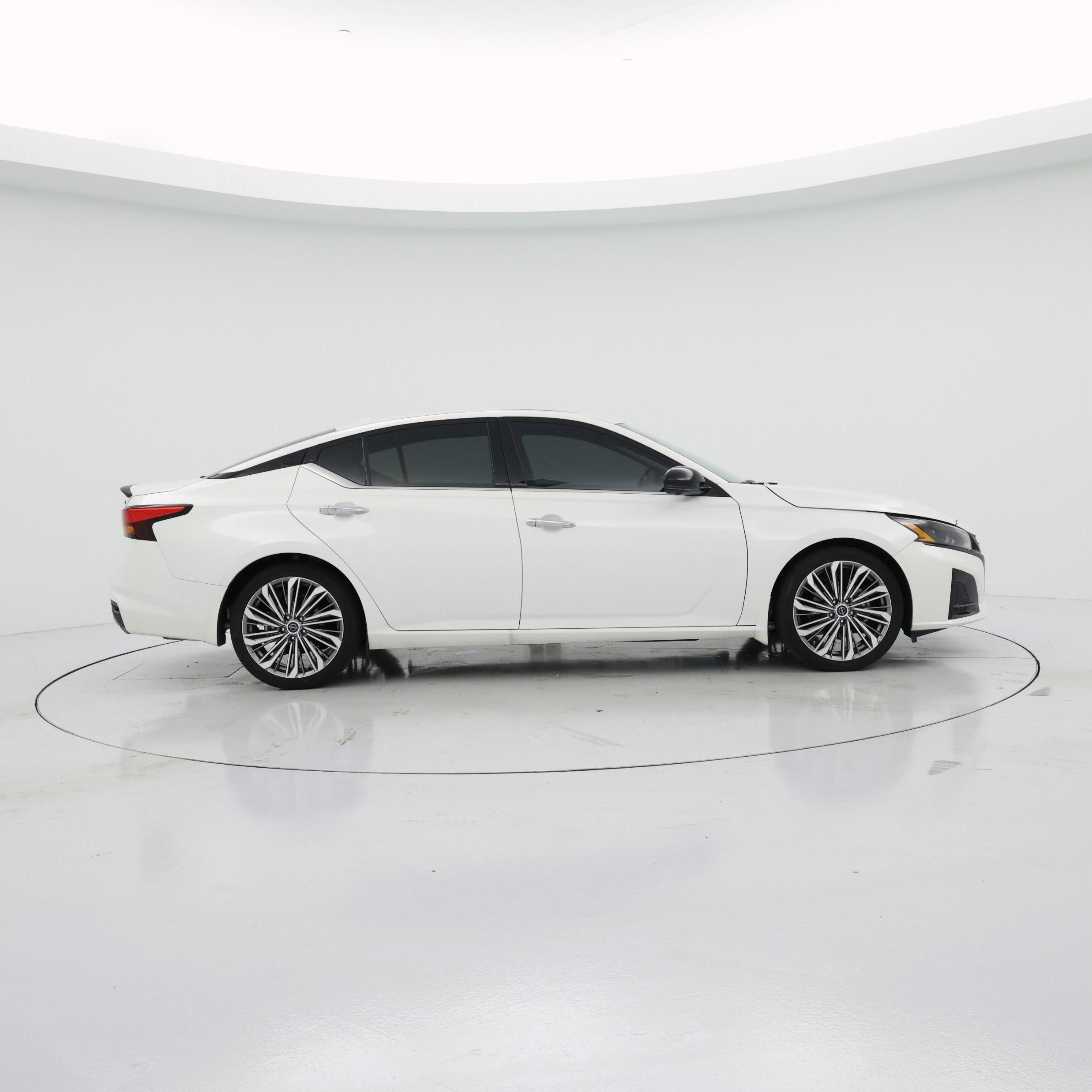 Thumbnail: 2023 Nissan Altima - 7