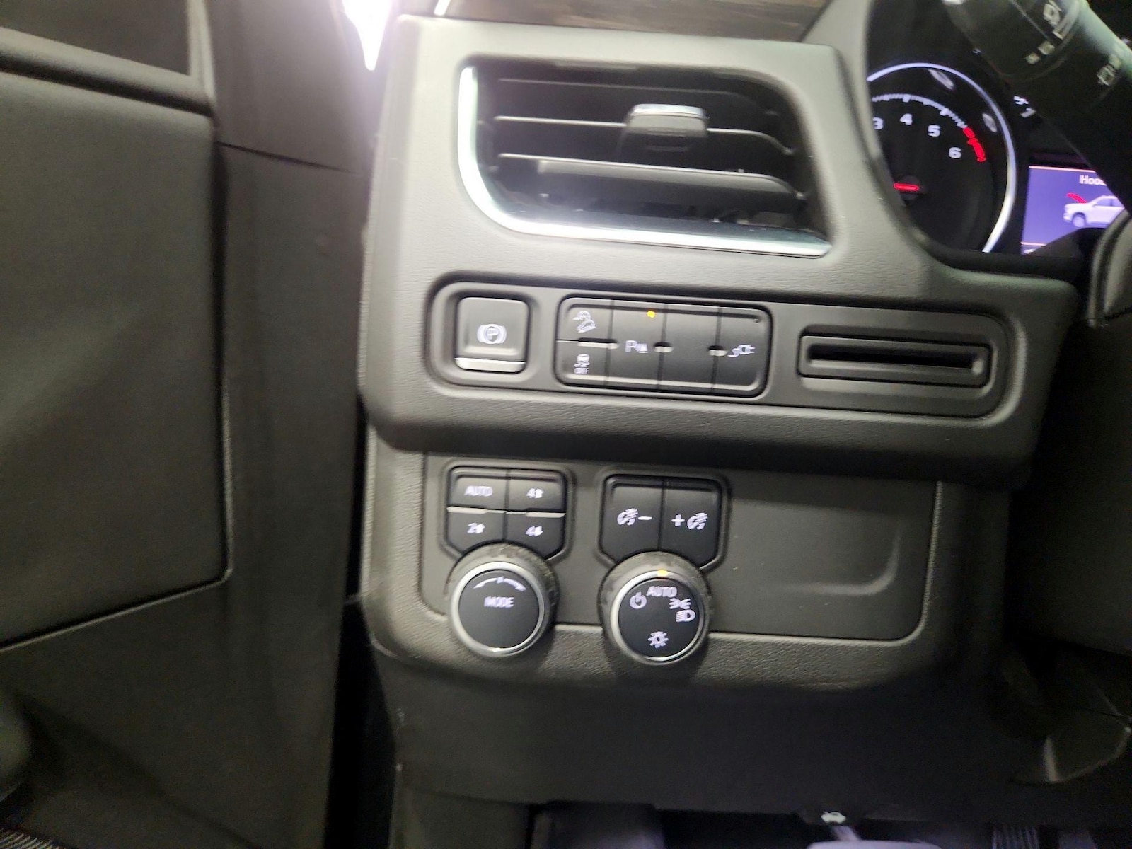 2021 Chevrolet Tahoe Z71 - Photo 14