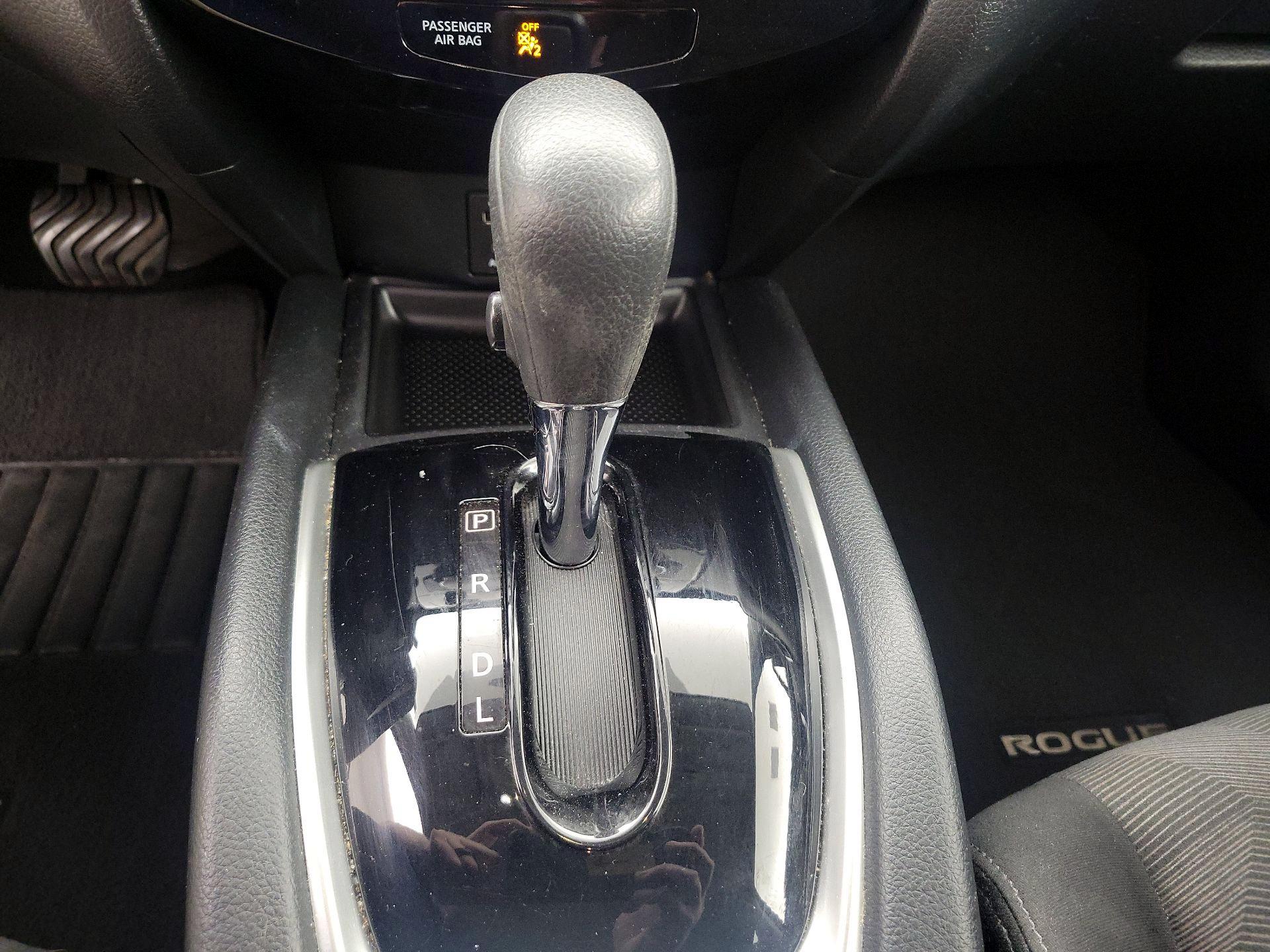Thumbnail: 2016 Nissan Rogue - 17