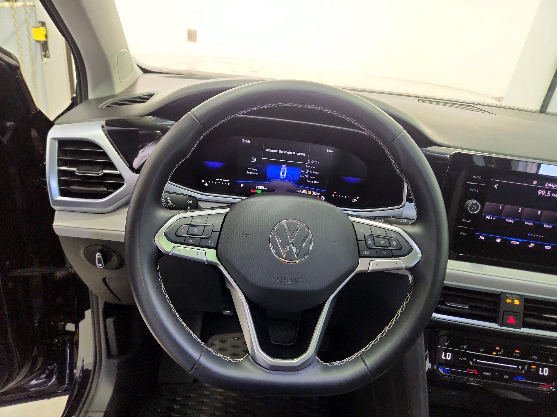 Thumbnail: 2025 Volkswagen Taos - 10