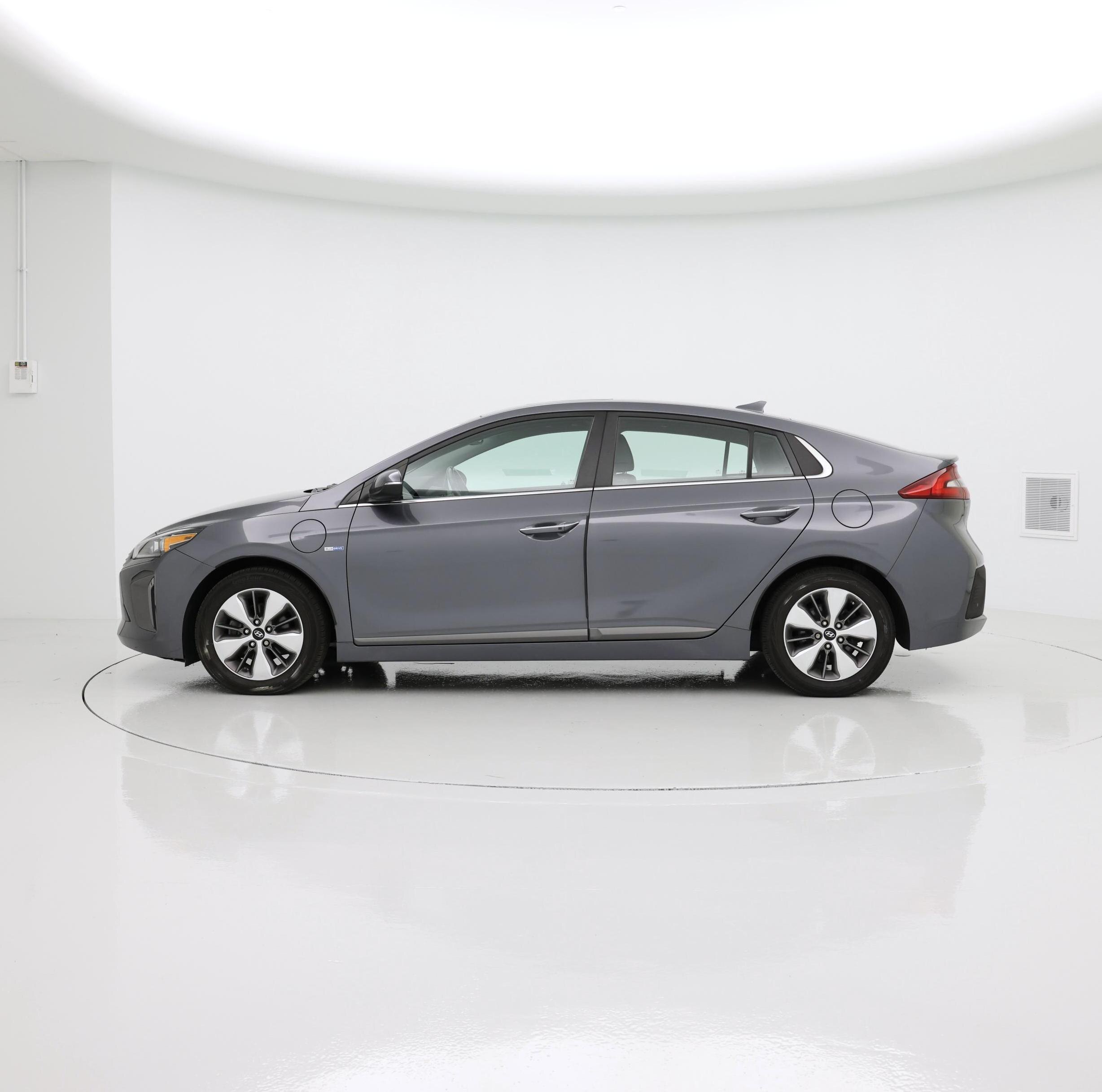 Thumbnail: 2019 Hyundai Ioniq - 3