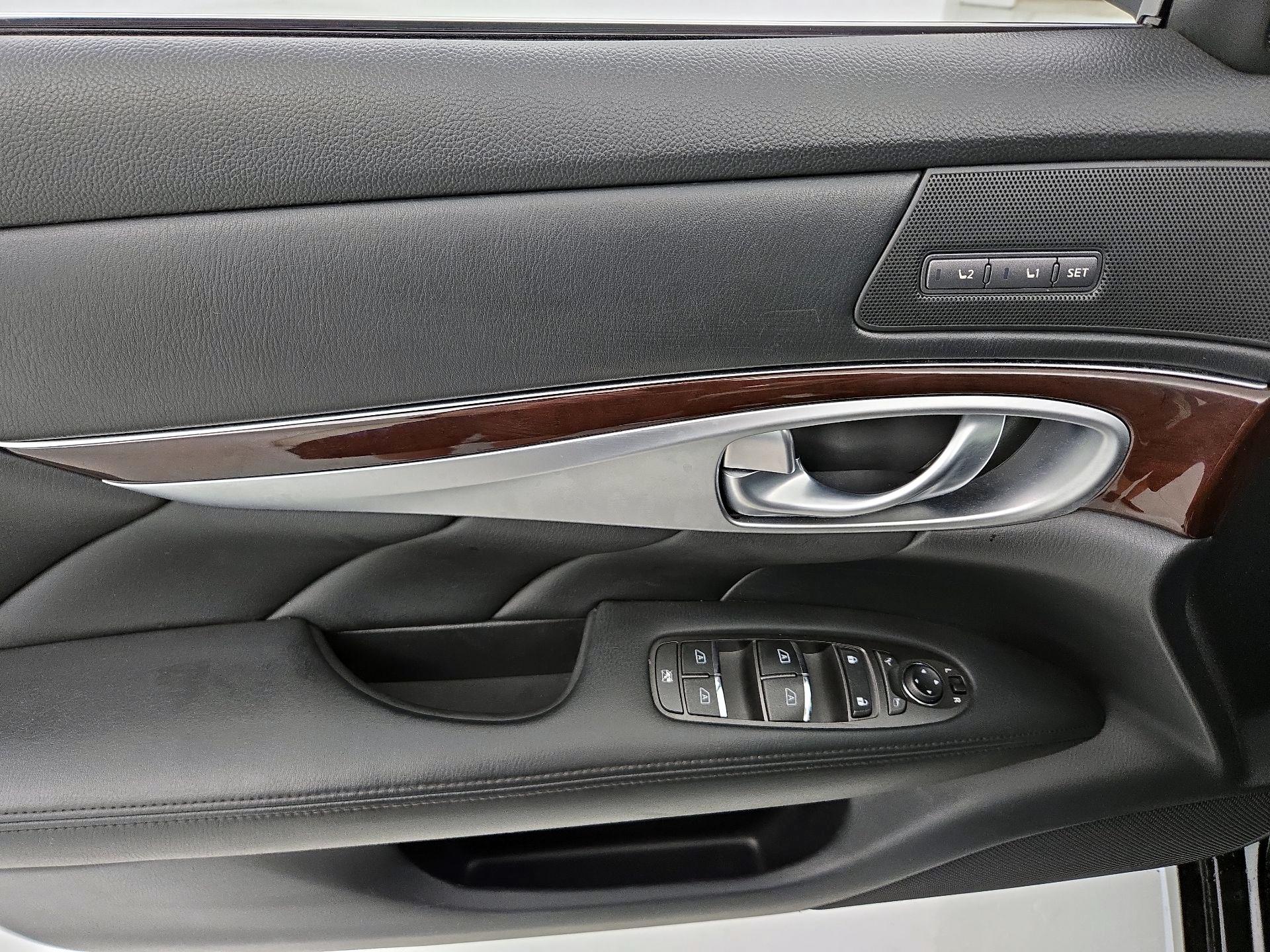 Thumbnail: 2015 INFINITI Q70 - 12