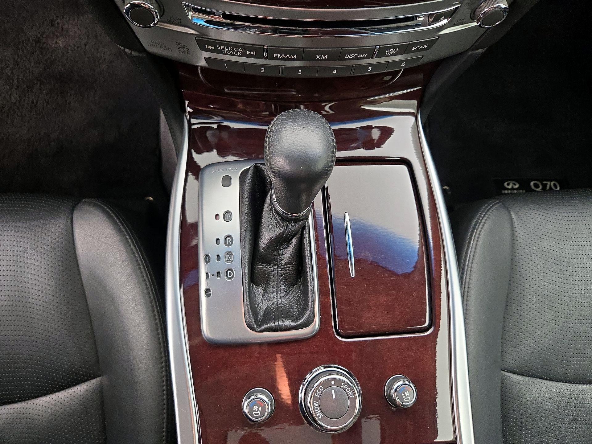 Thumbnail: 2015 INFINITI Q70 - 18