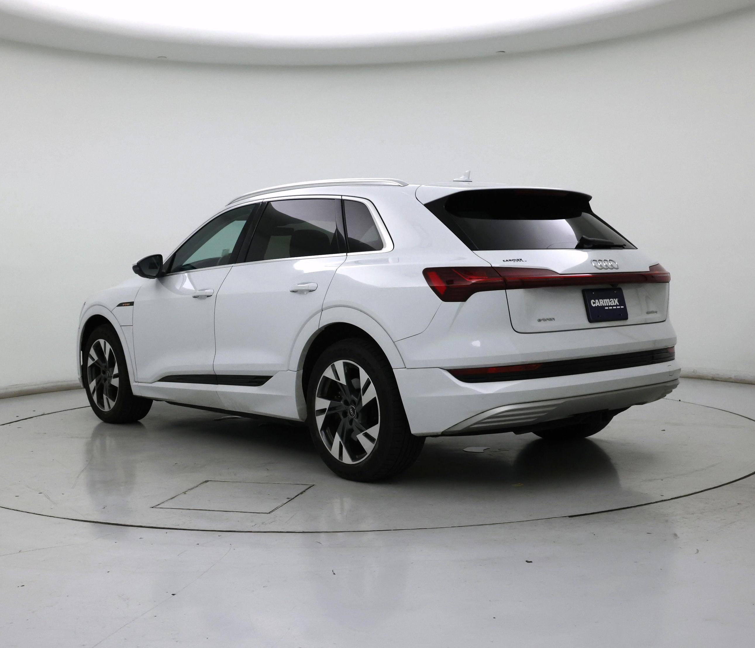 Thumbnail: 2021 Audi e-tron - 2