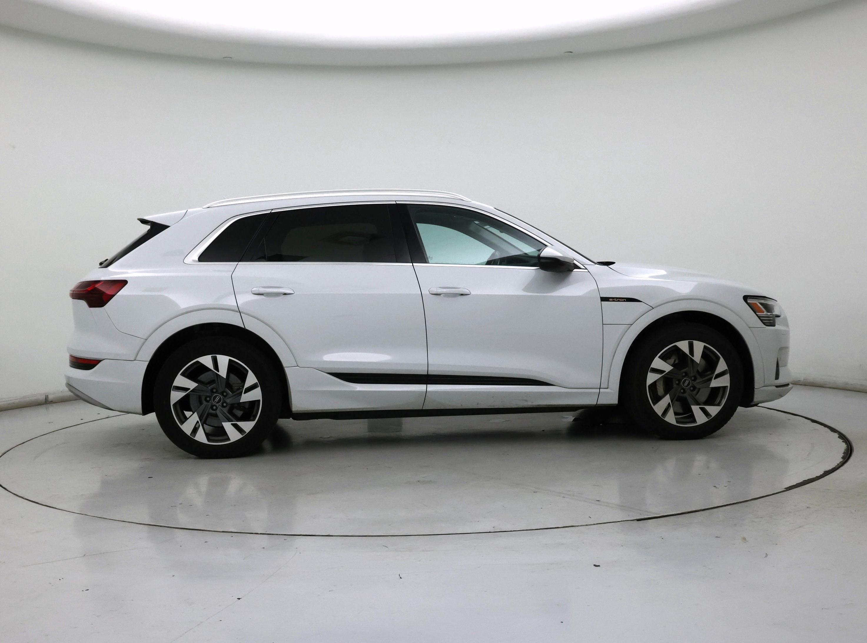Thumbnail: 2021 Audi e-tron - 7