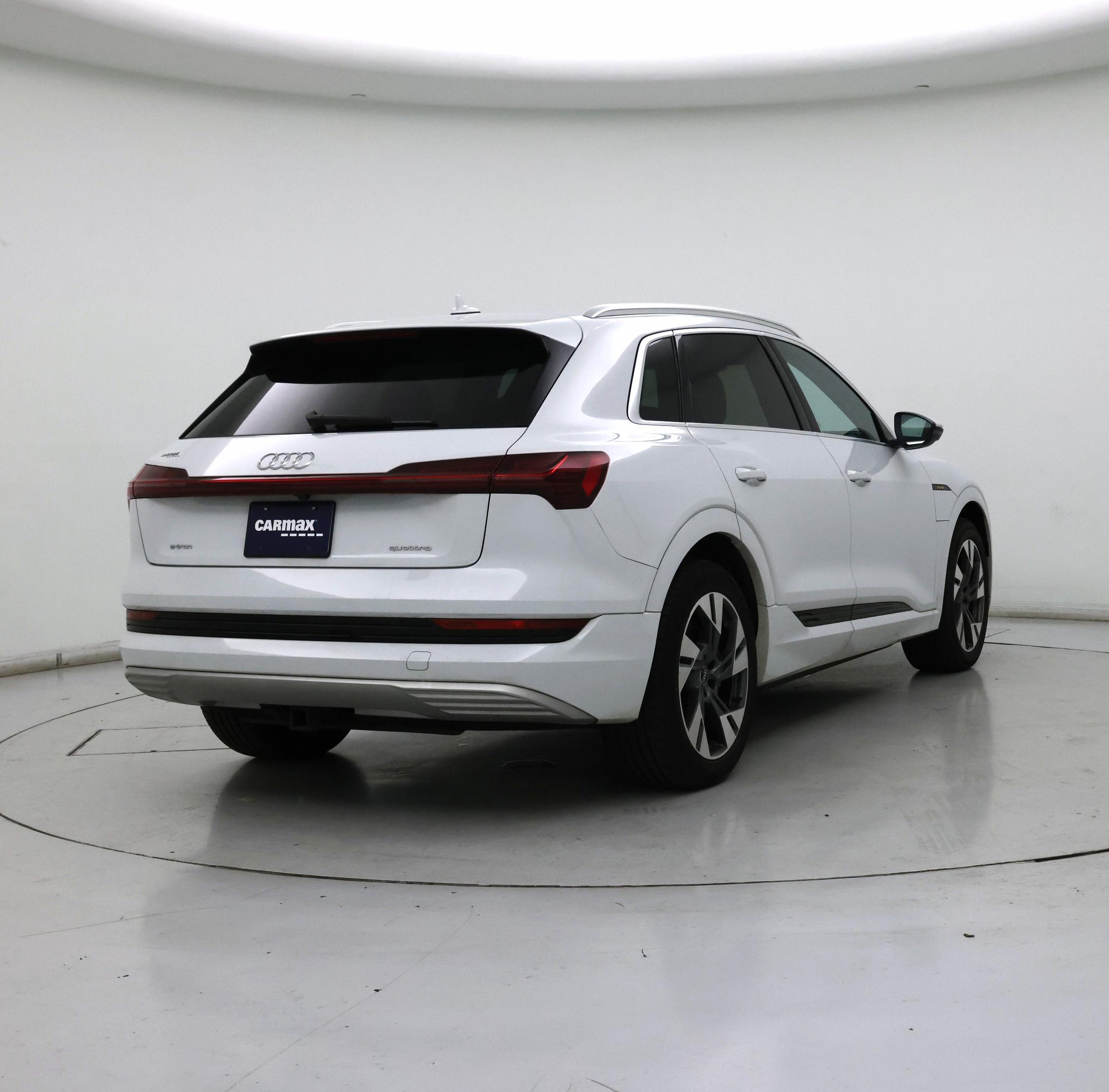Thumbnail: 2021 Audi e-tron - 8