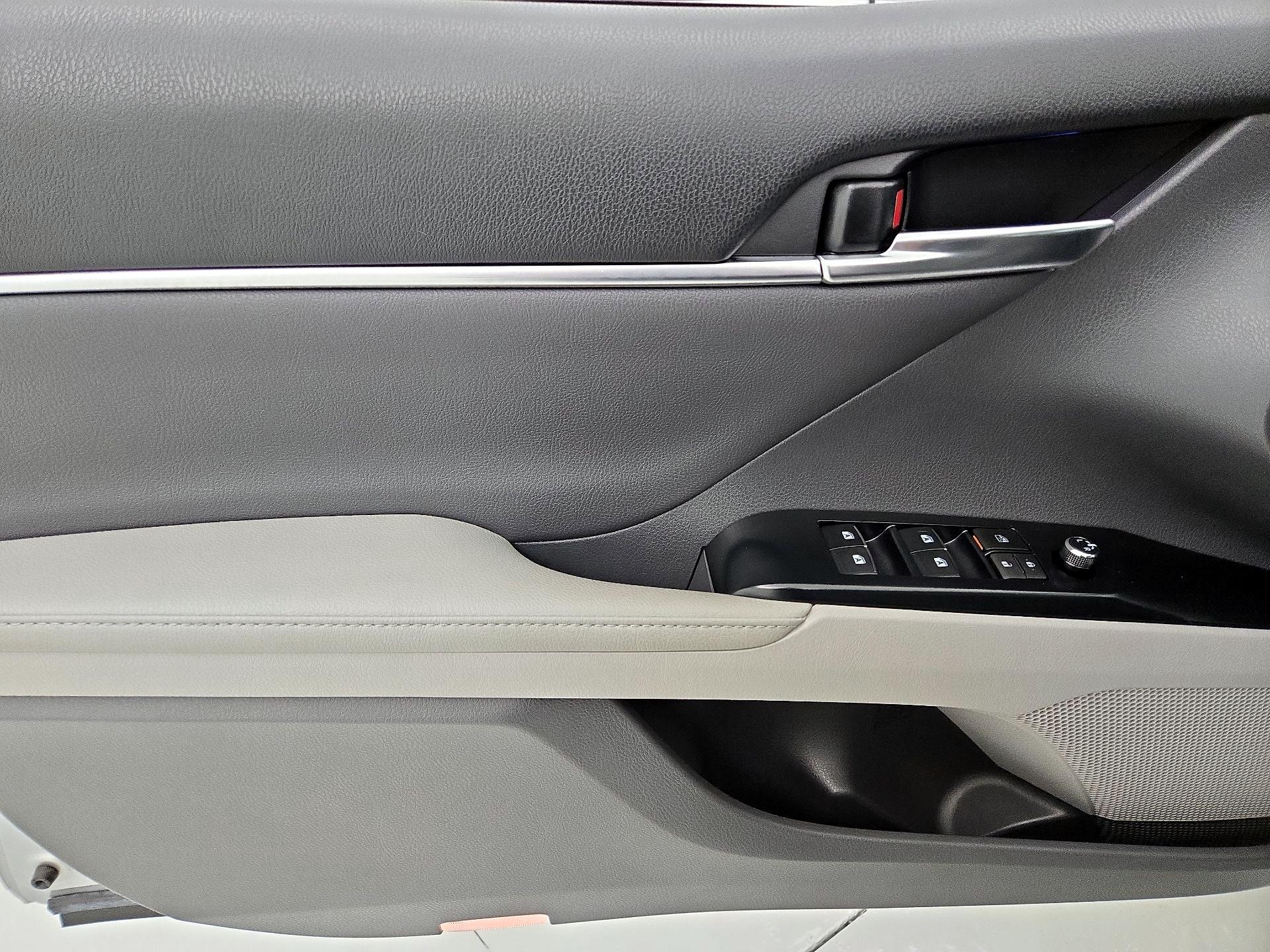Thumbnail: 2019 Toyota Camry - 12