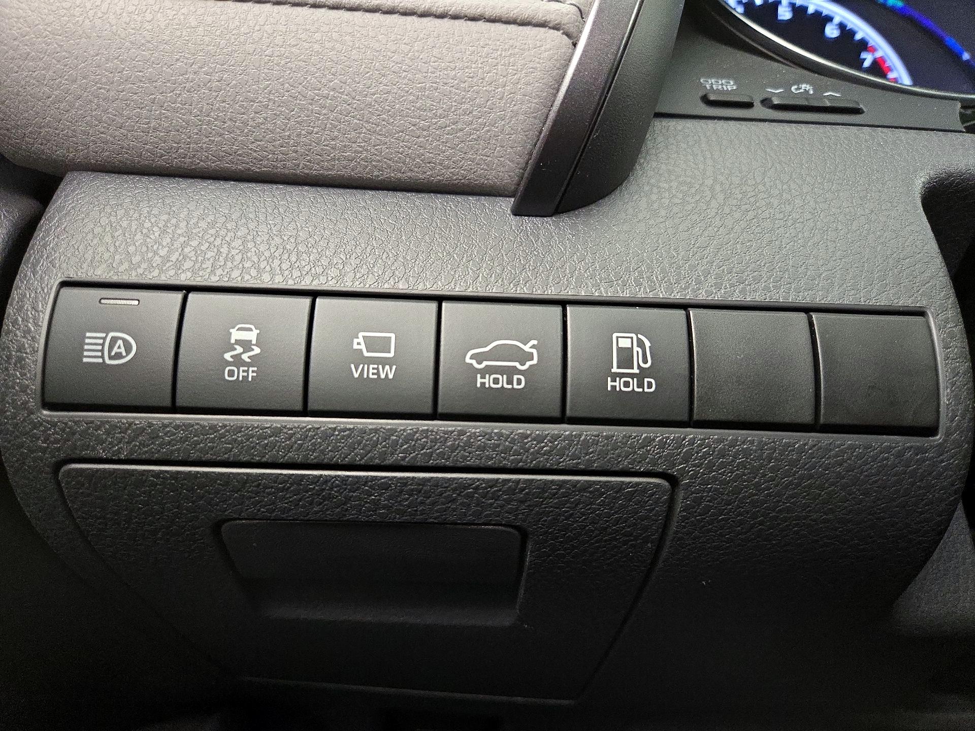 Thumbnail: 2019 Toyota Camry - 13