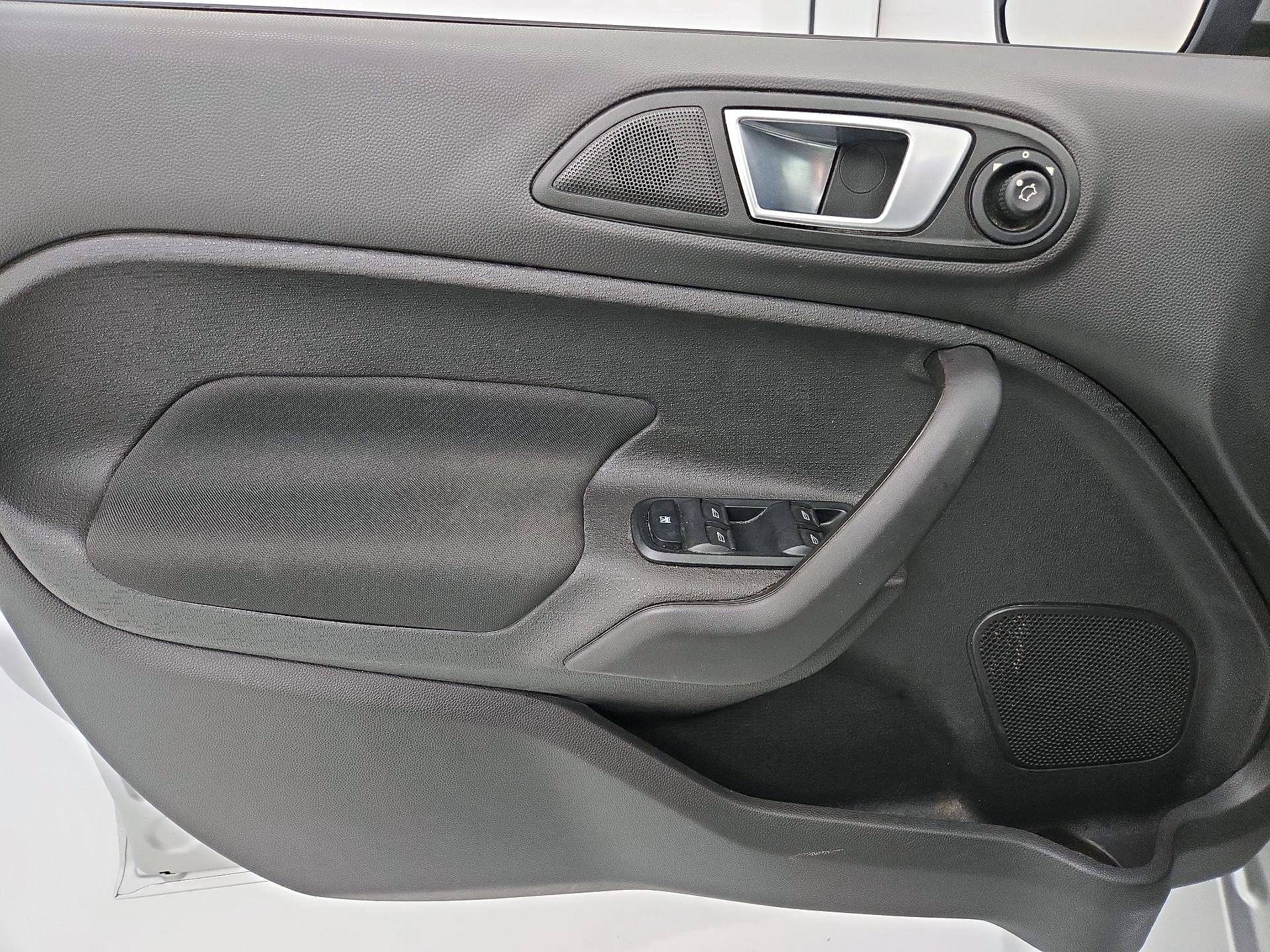 Thumbnail: 2015 Ford Fiesta - 12
