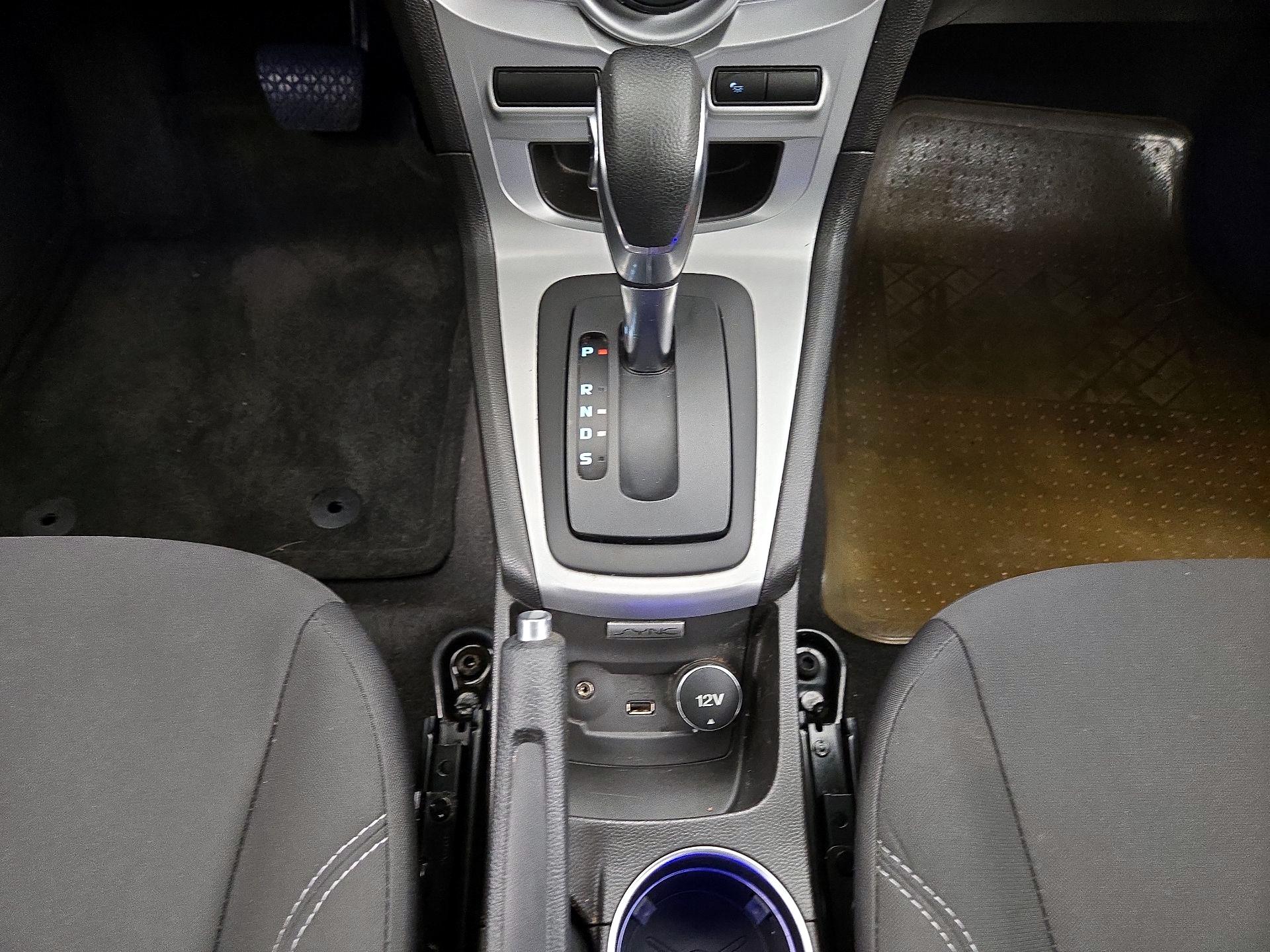 Thumbnail: 2015 Ford Fiesta - 16