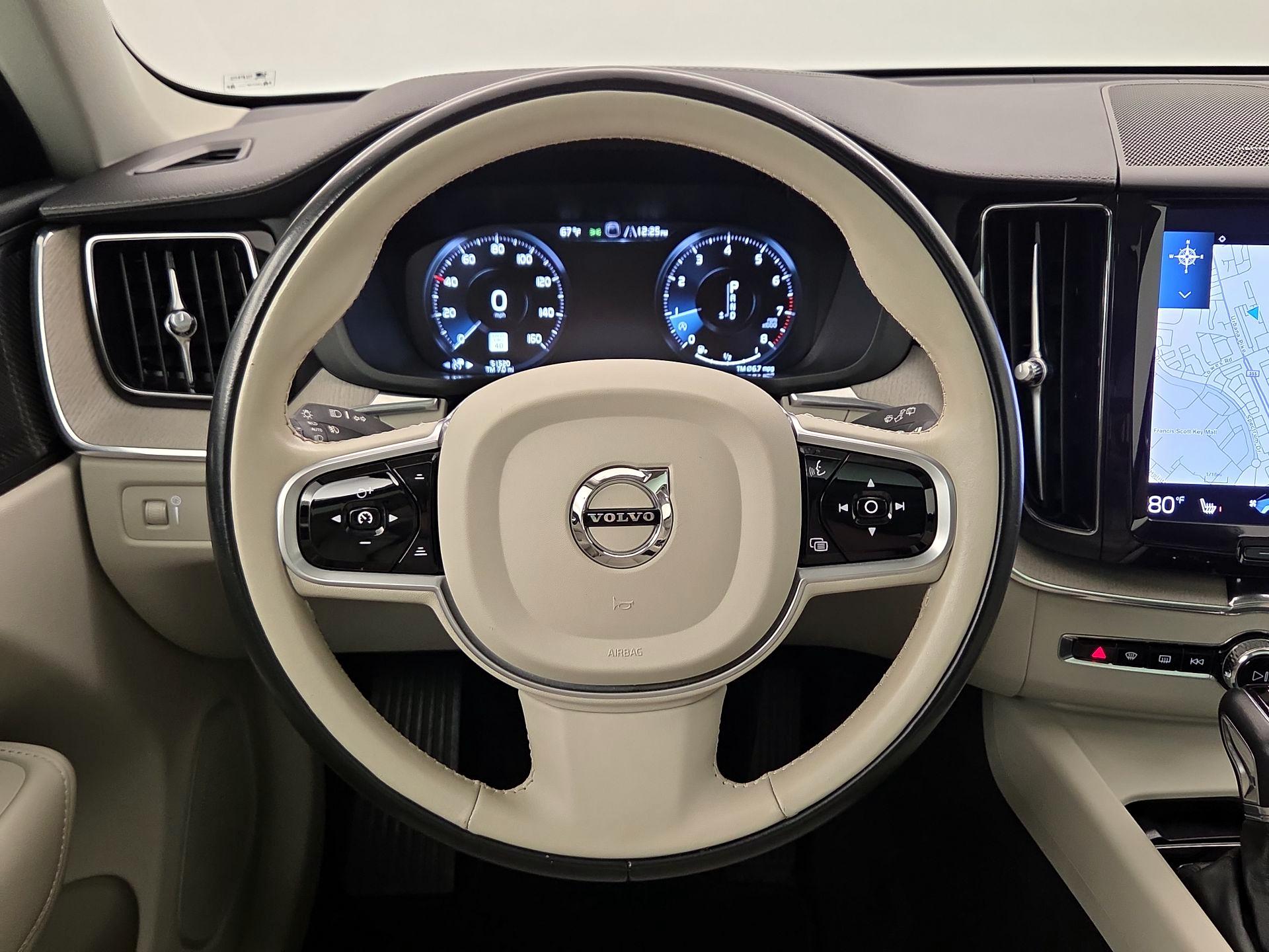 Thumbnail: 2021 Volvo XC60 - 10