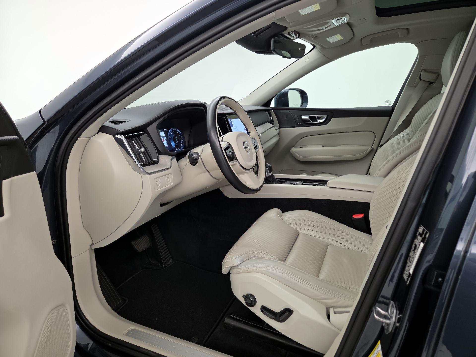 Thumbnail: 2021 Volvo XC60 - 11