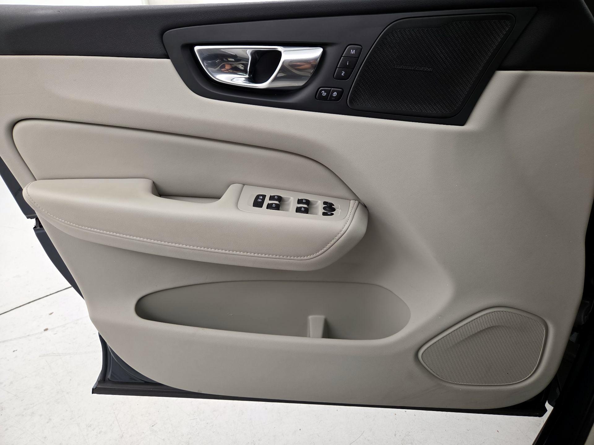 Thumbnail: 2021 Volvo XC60 - 12