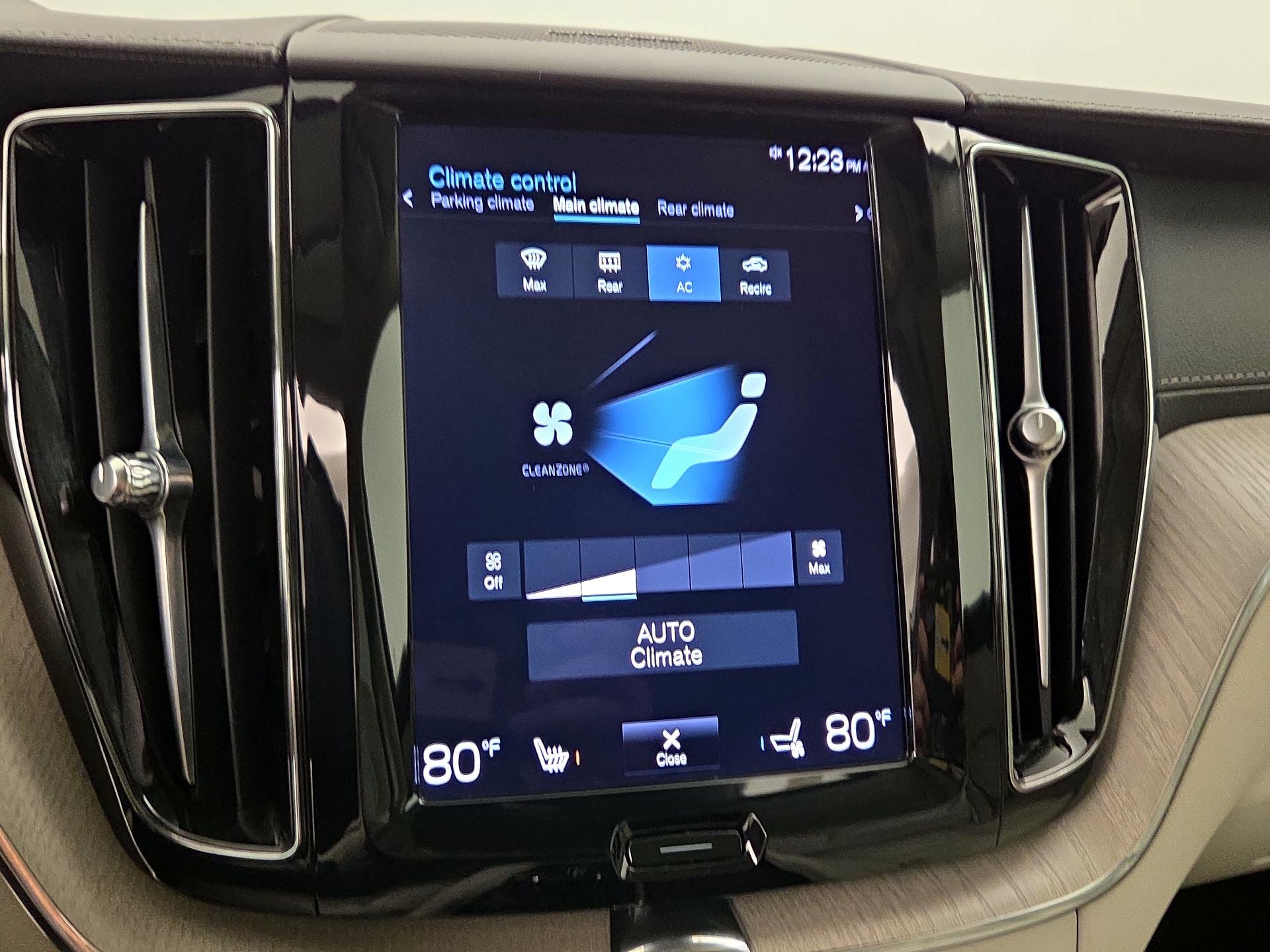 Thumbnail: 2021 Volvo XC60 - 17